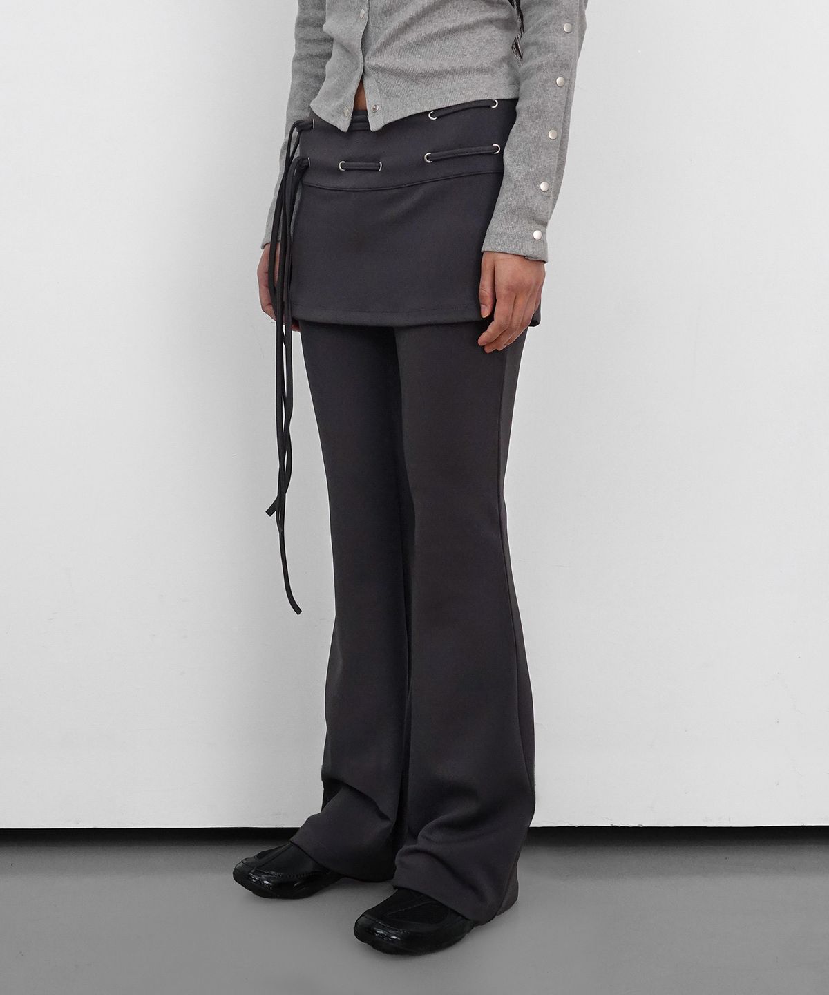 샌드릭(SANDRIC) Eyelet Skirt Pants_Charcoal