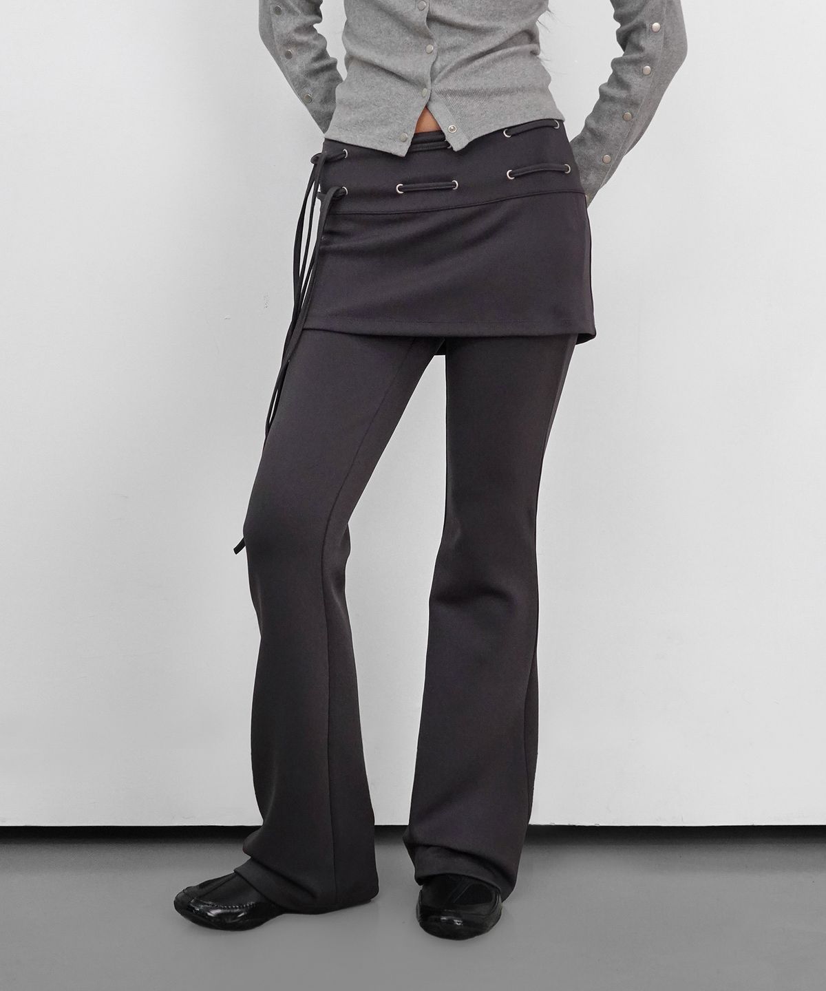 샌드릭(SANDRIC) Eyelet Skirt Pants_Charcoal