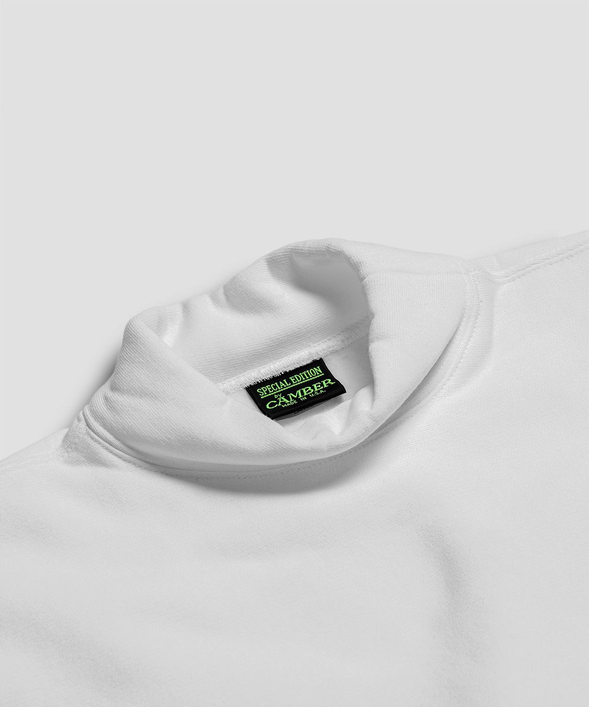 캠버 스포츠웨어(CAMBER SPORTSWEAR) 크로스니트 모크넥 스웻셔츠, 화이트