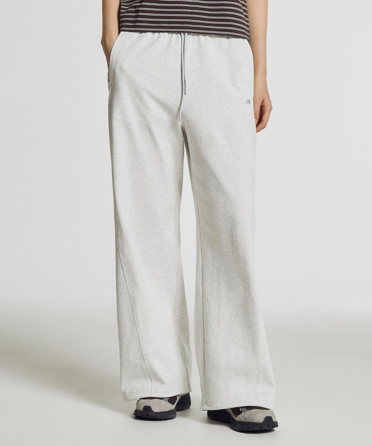 뉴발란스(NEW BALANCE) NBMLG2W432 / WOMEN 썸머 경량 이중직 오버 와이드 팬츠 (LIGHT GRAY)