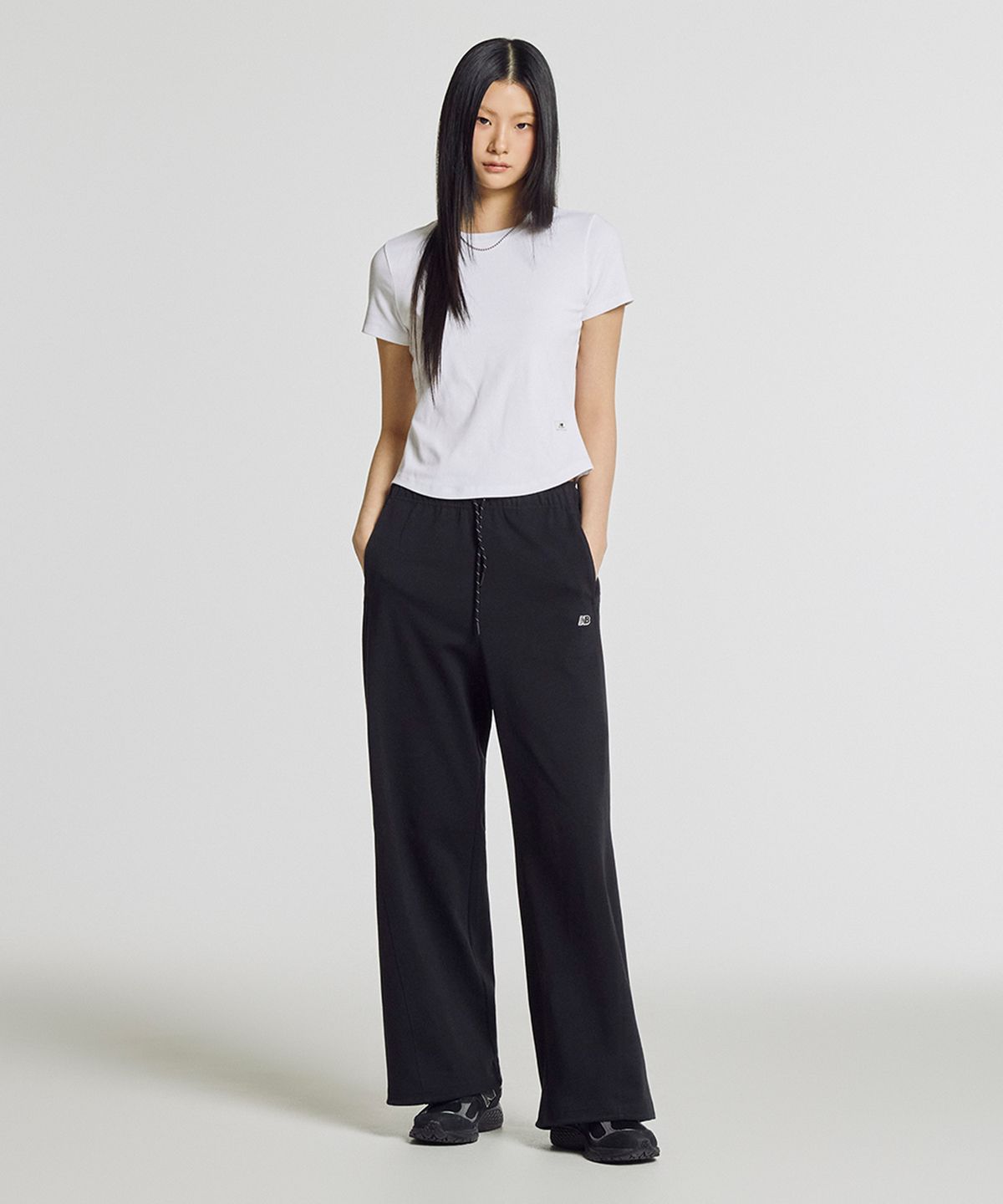 뉴발란스(NEW BALANCE) NBMLG2W432 / WOMEN 썸머 경량 이중직 오버 와이드 팬츠 (BLACK)