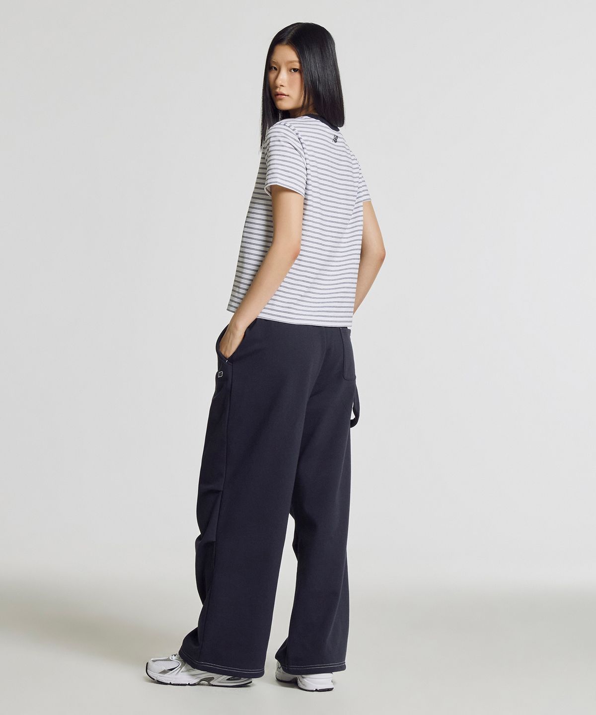 뉴발란스(NEW BALANCE) NBNEG3W422 / WOMEN 에센셜 베이직 스트라이프 반팔티 (NAVY)