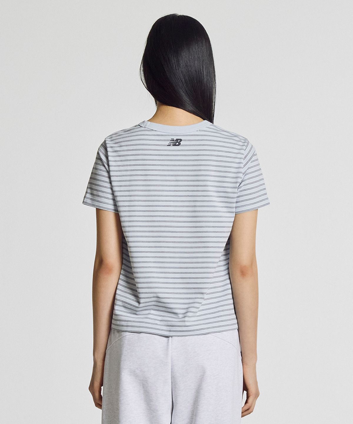 뉴발란스(NEW BALANCE) NBNEG2W422 / WOMEN 에센셜 베이직 스트라이프 반팔티 (LIGHT BLUE)