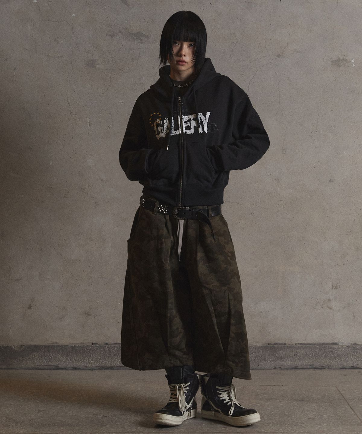 가터갤러리(GOTTER GALLERY) GALLERY CROP HOOD ZIP-UP_BLACK