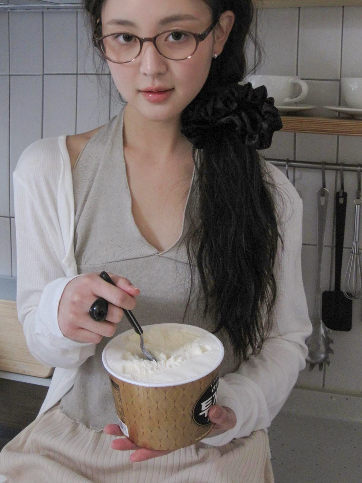 둥그런(DUNGEUREON) After Frill Scrunchie (Black)