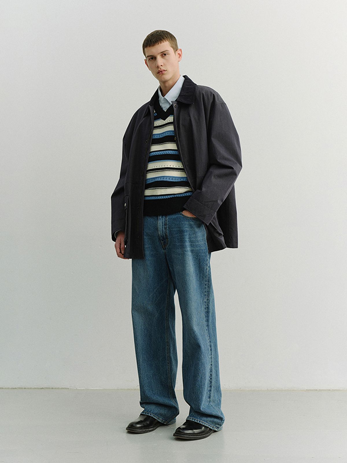 던스트 포 맨(DUNST FOR MEN) CRAFTED STRIPED KNIT VEST_UNISEX_UDSW6B123_NAVY / CREAM