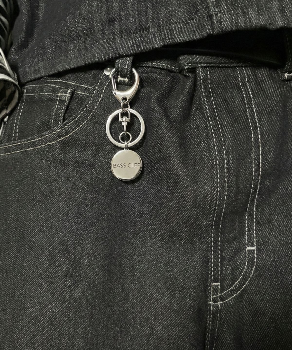 베이스클레프(BASSCLEF) 바지 키링 코인 펜던트 써지컬스틸 COIN KEY RING