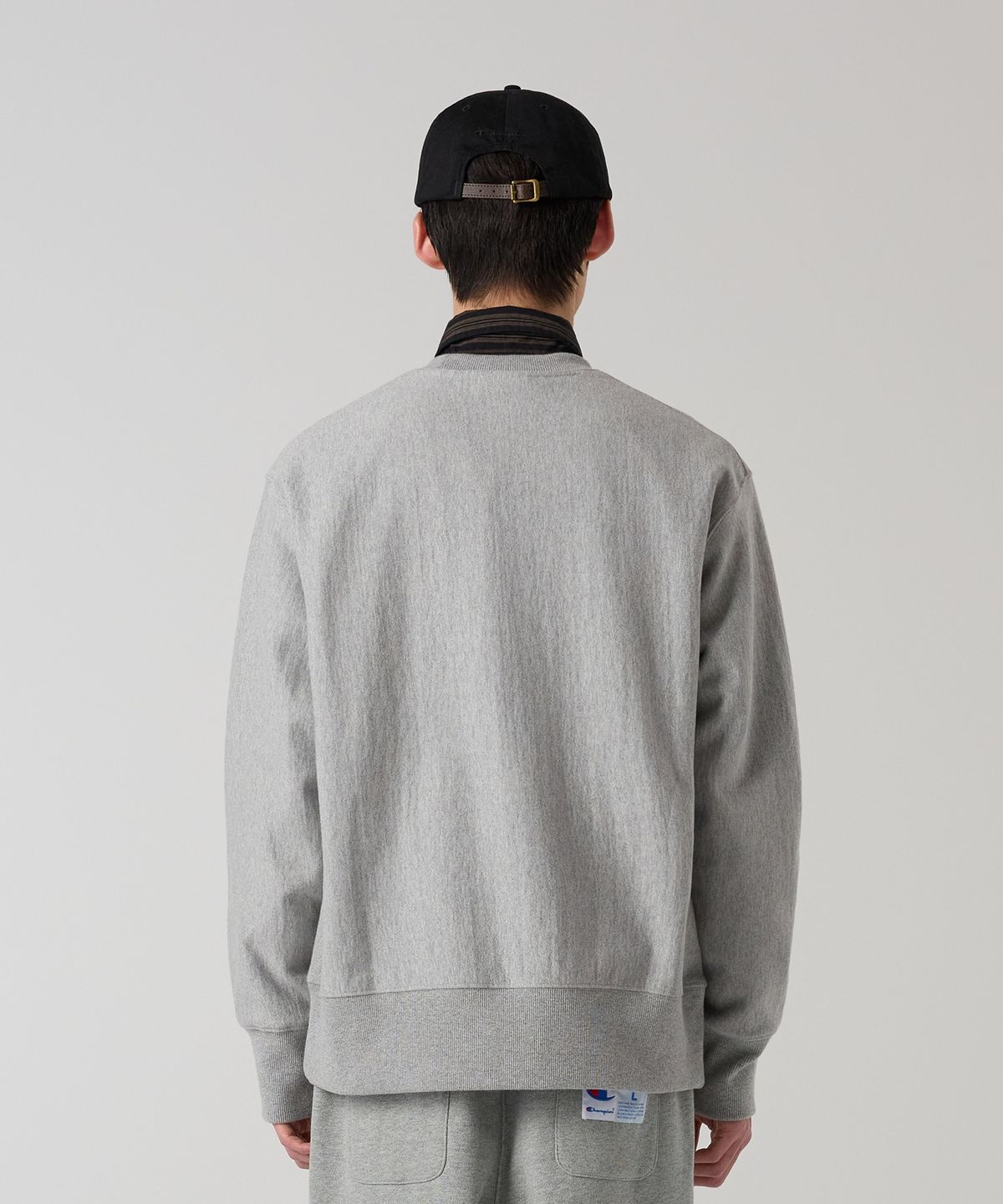 챔피온(CHAMPION) 헤리티지 리버스위브 루즈핏 워싱 스웨트셔츠 Grey