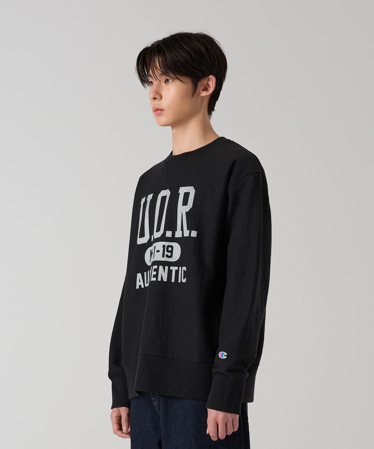 챔피온(CHAMPION) 헤리티지 리버스위브 루즈핏 워싱 스웨트셔츠 Black