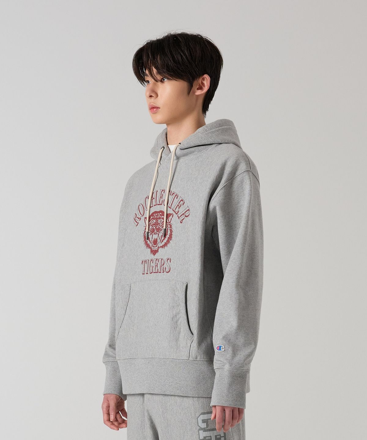 챔피온(CHAMPION) 헤리티지 리버스위브 루즈핏 워싱 후드 티셔츠 Grey