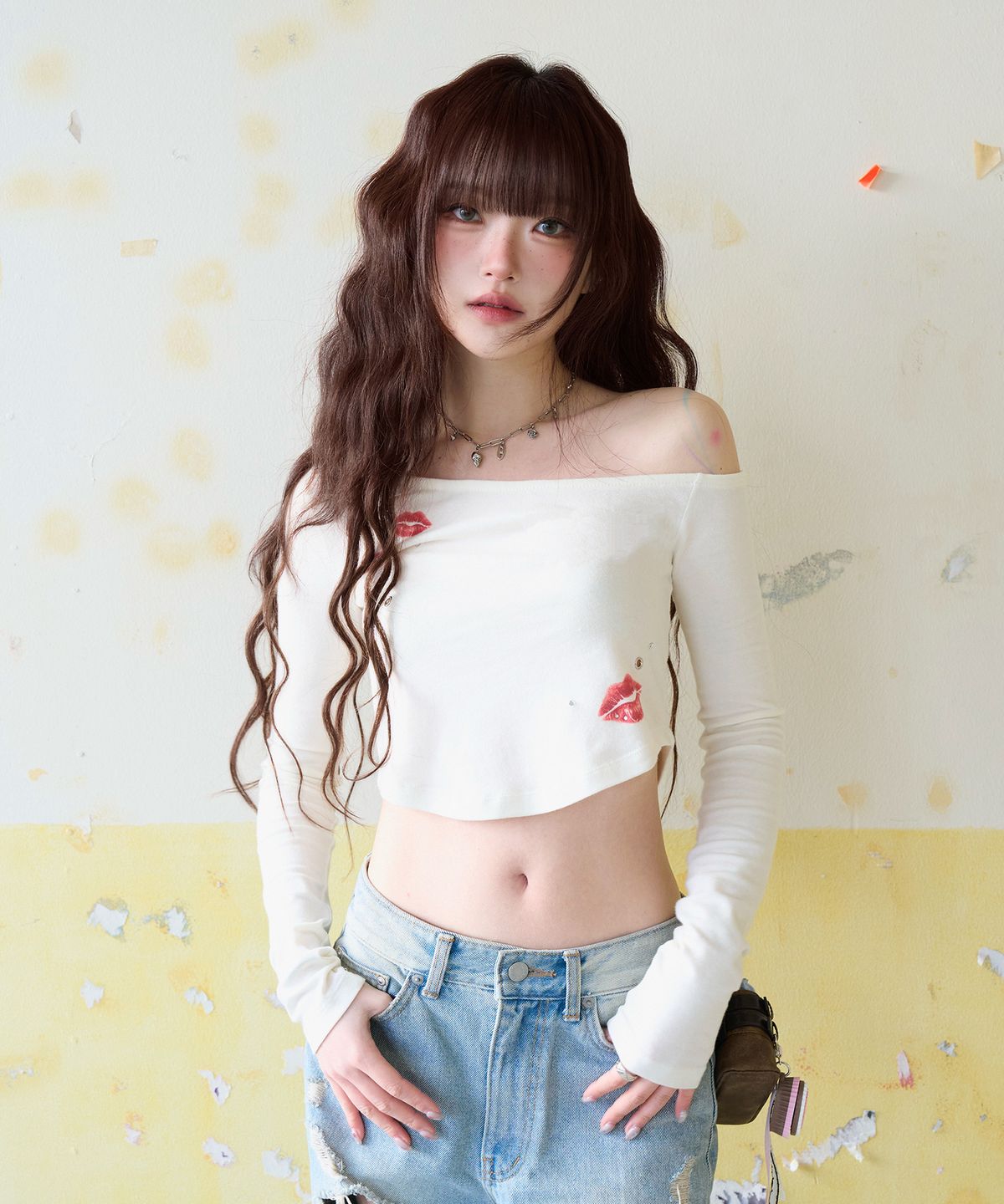 체리퀴리(CHERRYQUIRI) love bite one shoulder - white