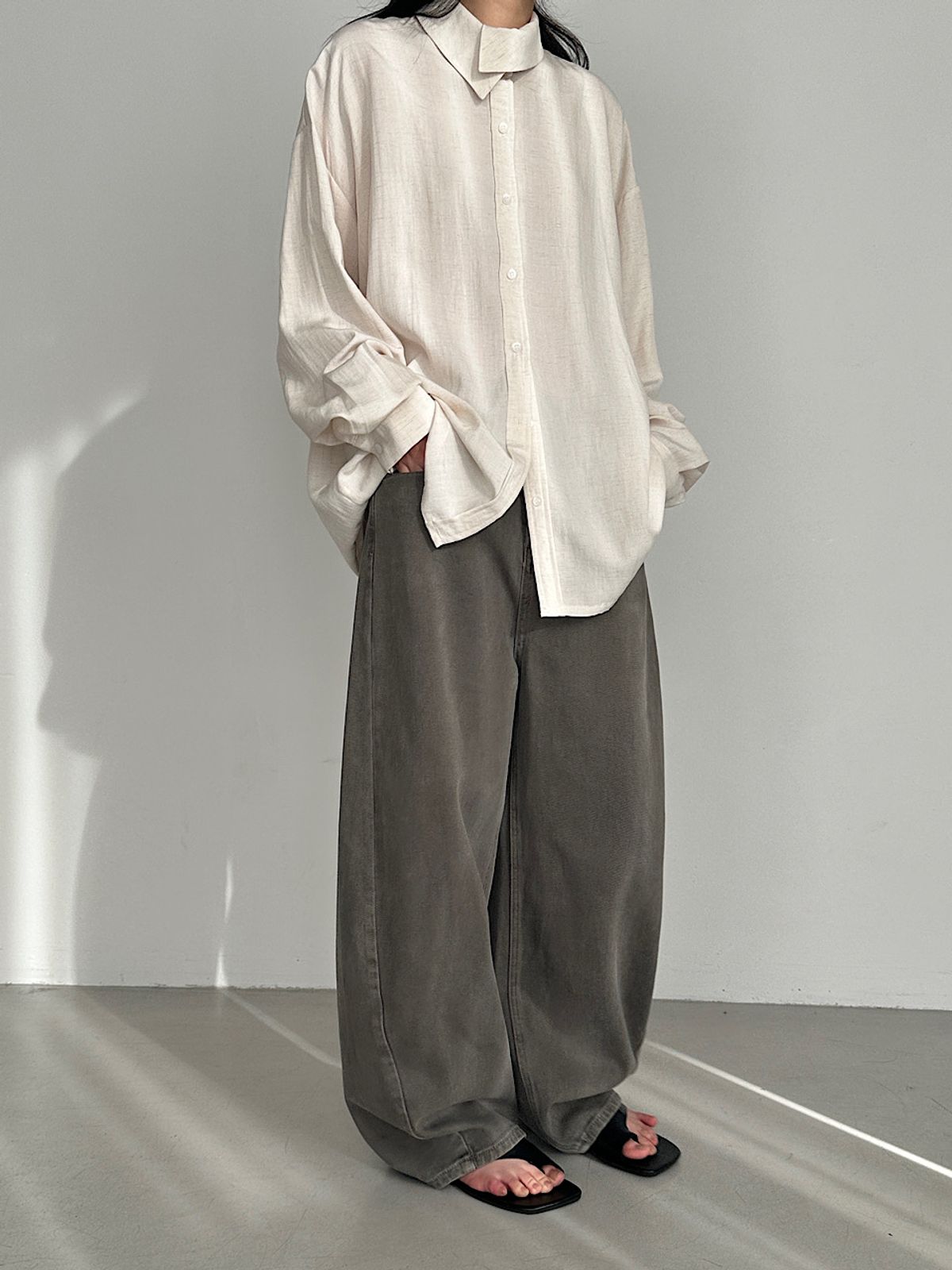 아포엠(APOEM) Folded Collar Soft Blouse (3C)