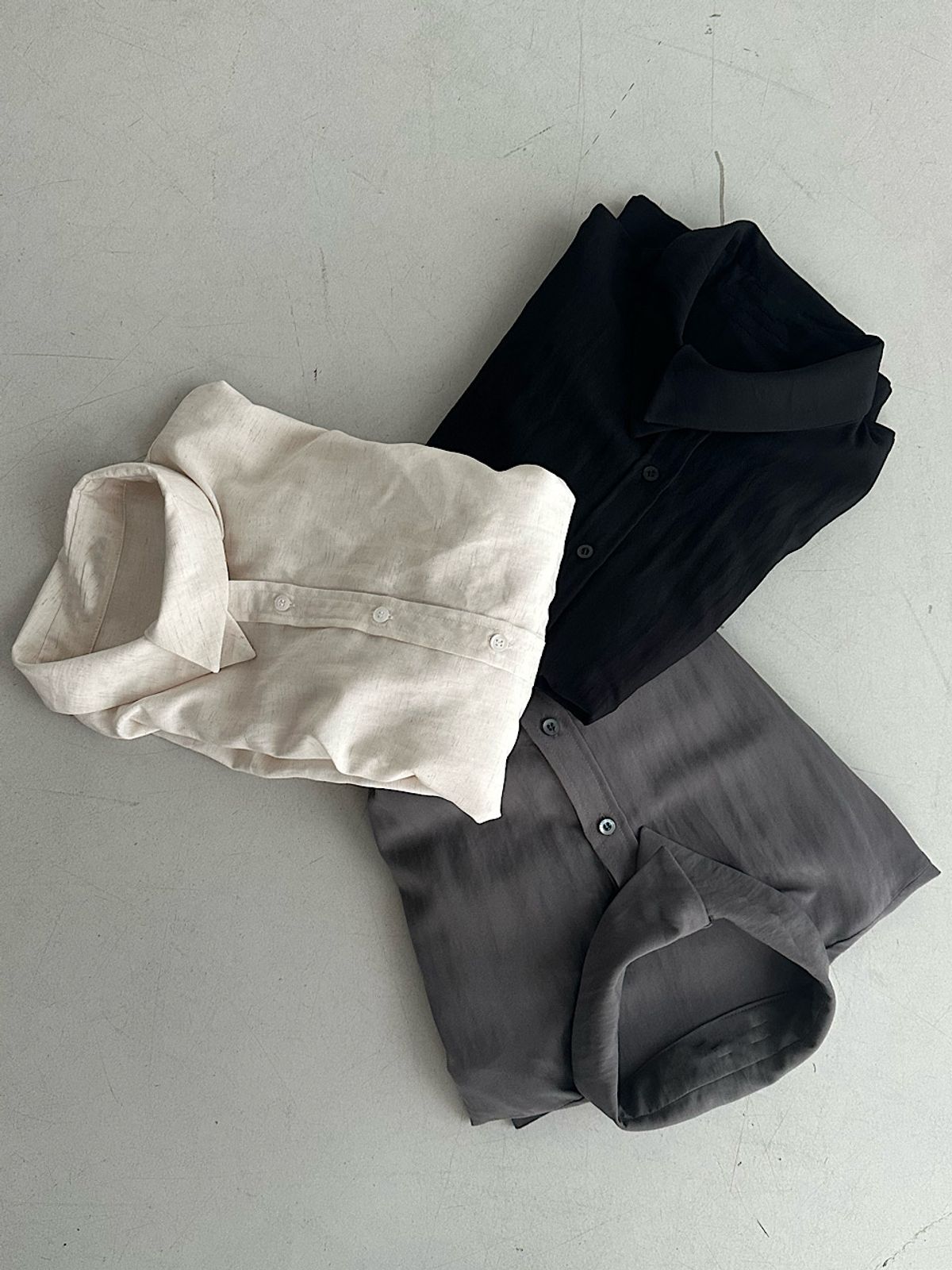 아포엠(APOEM) Folded Collar Soft Blouse (3C)