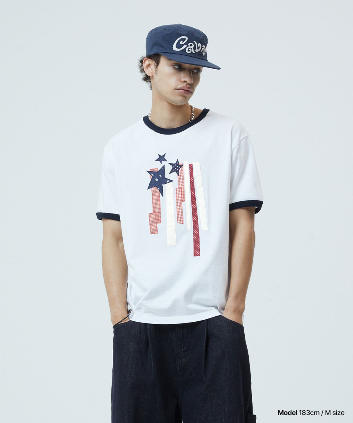 마하그리드(MAHAGRID) FLAG APPLIQUE RINGER TEE CHARCOAL(MG2GMMT514A)