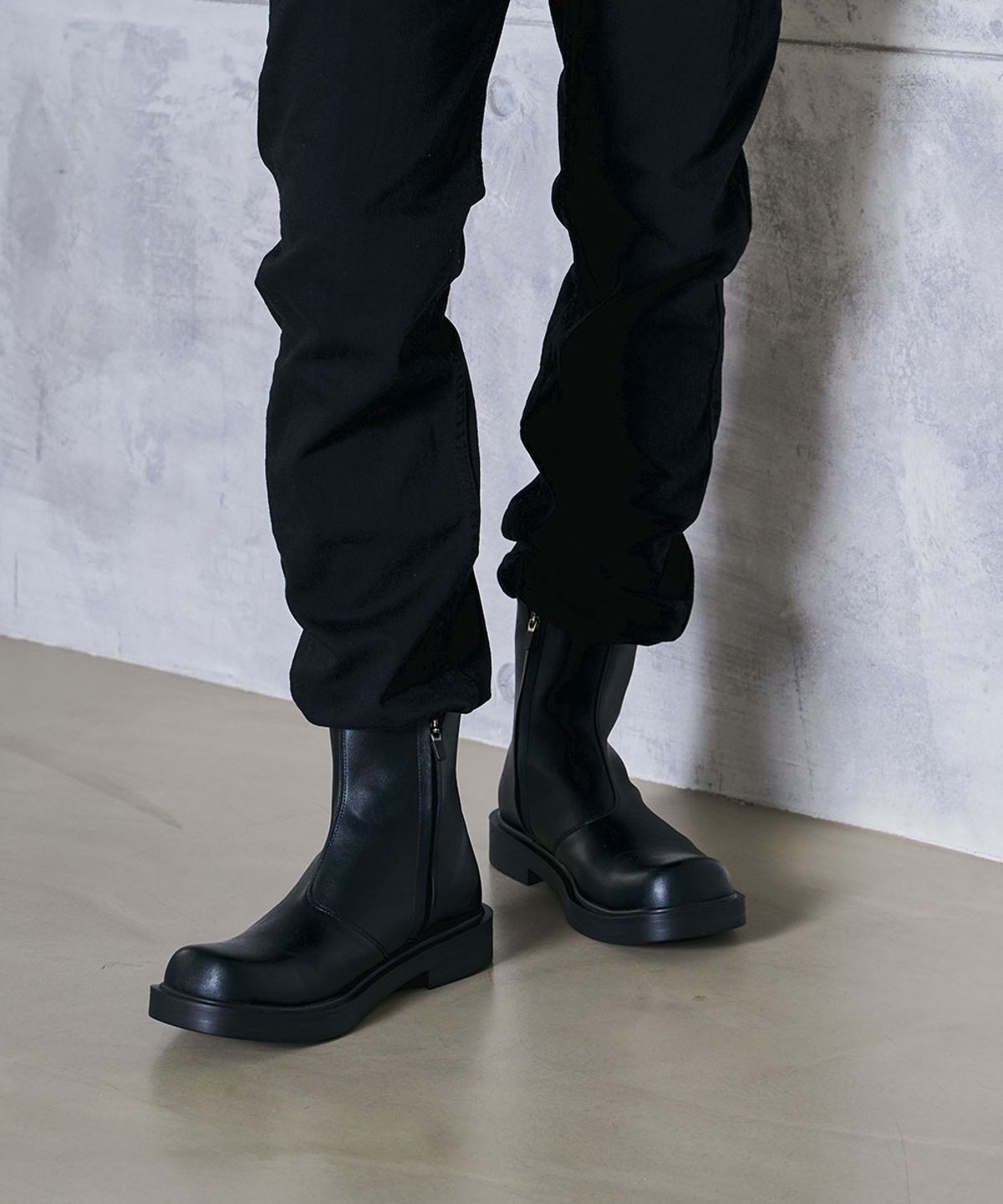 오키플레이스(OKEYPLACE) 4.5cm 가죽 스퀘어토 지퍼 첼시부츠 (OKPL-45BT203)