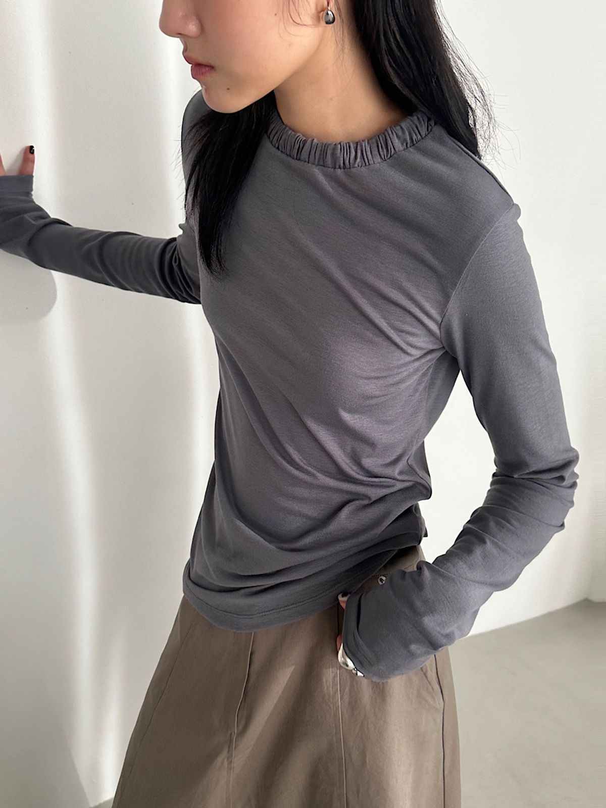 아포엠(APOEM) Shirred Neck Long Sleeve (4C)