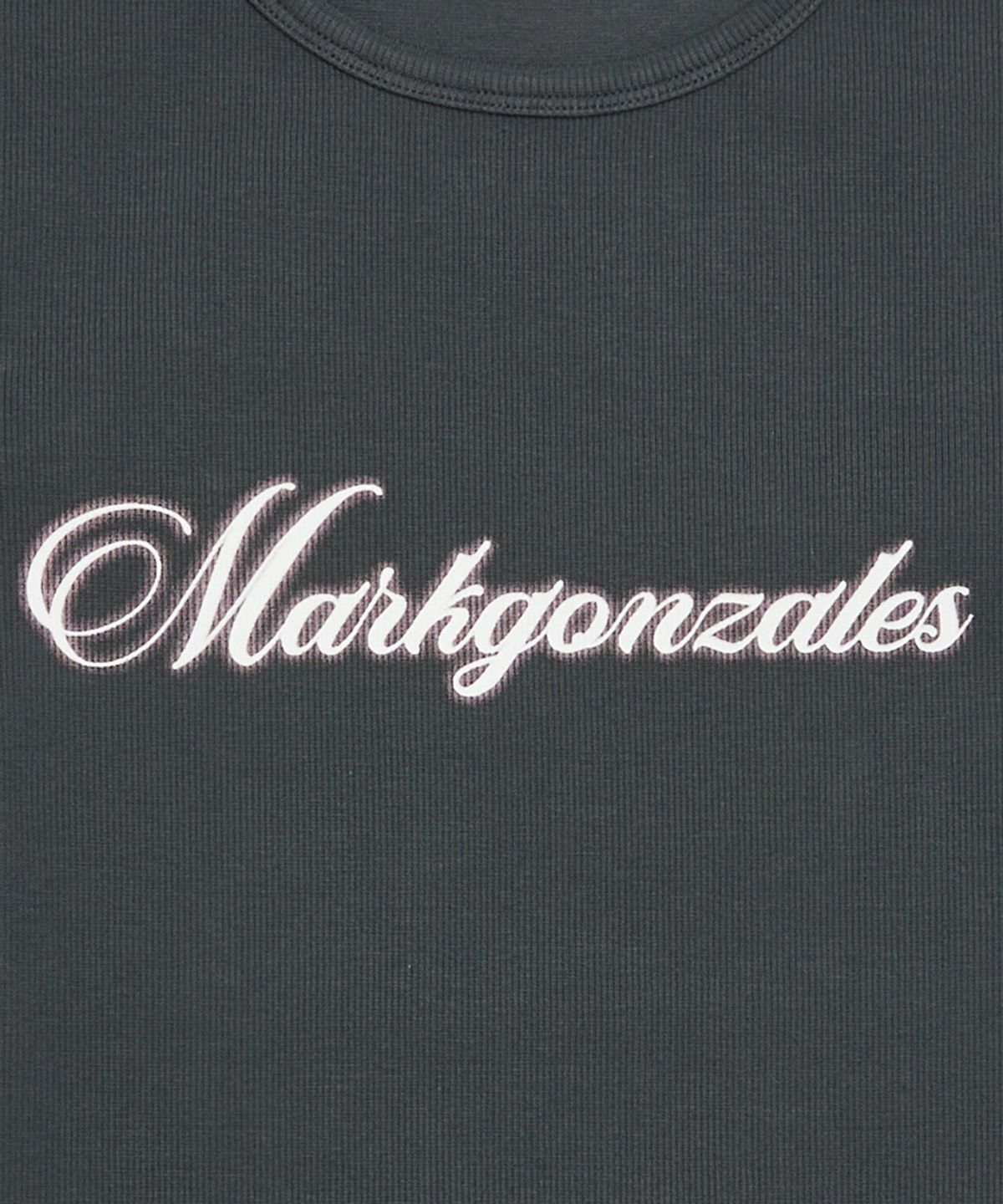 마크곤잘레스(MARK GONZALES) 우먼즈 MG 레터링 반팔 티셔츠 - CHARCOAL