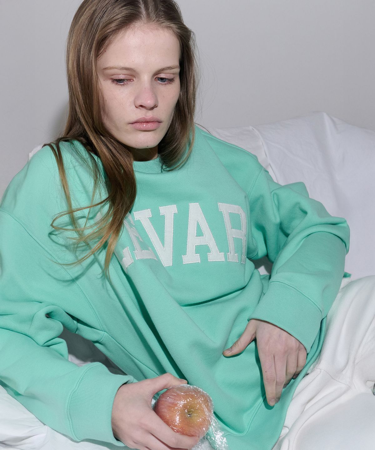 르바(LEVAR) Levar Crewneck Sweatshirt - Apple Green