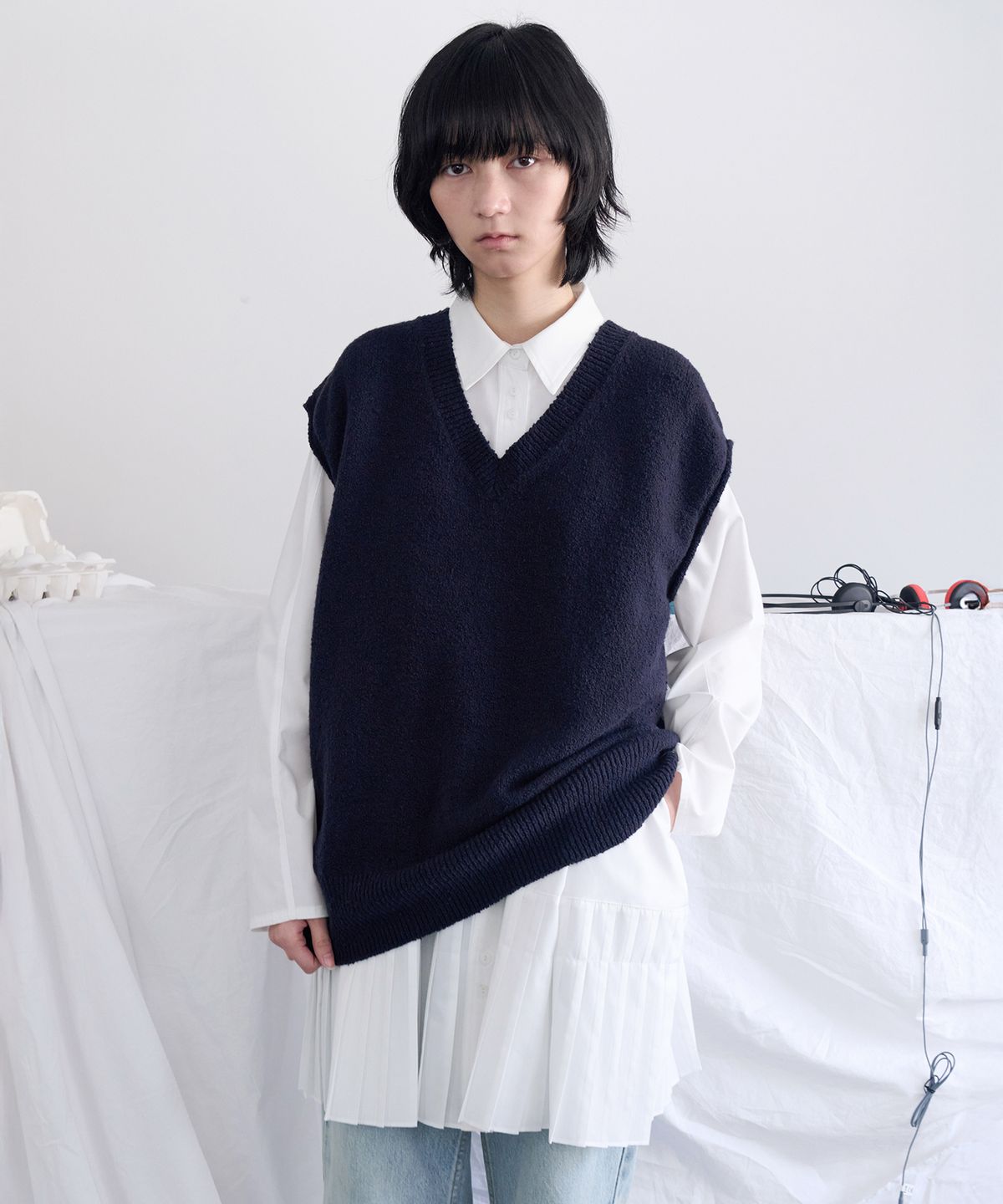 르바(LEVAR) Boucle Knit Vest - Classic Navy