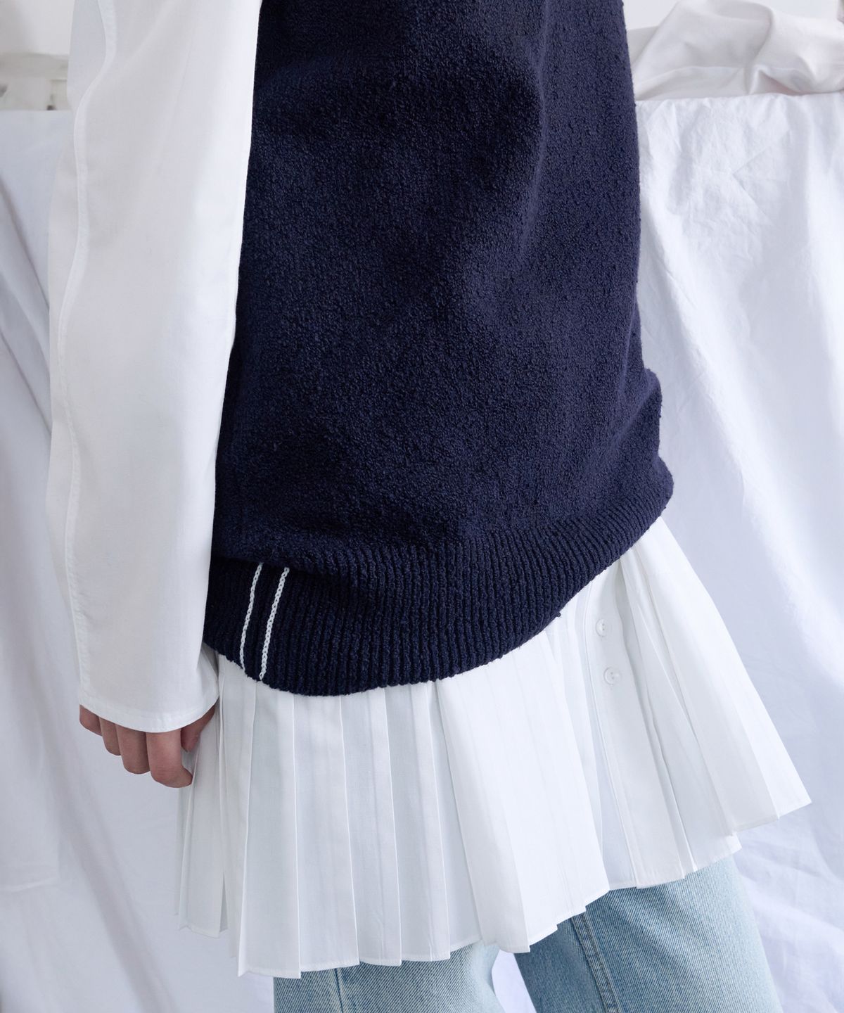르바(LEVAR) Boucle Knit Vest - Classic Navy