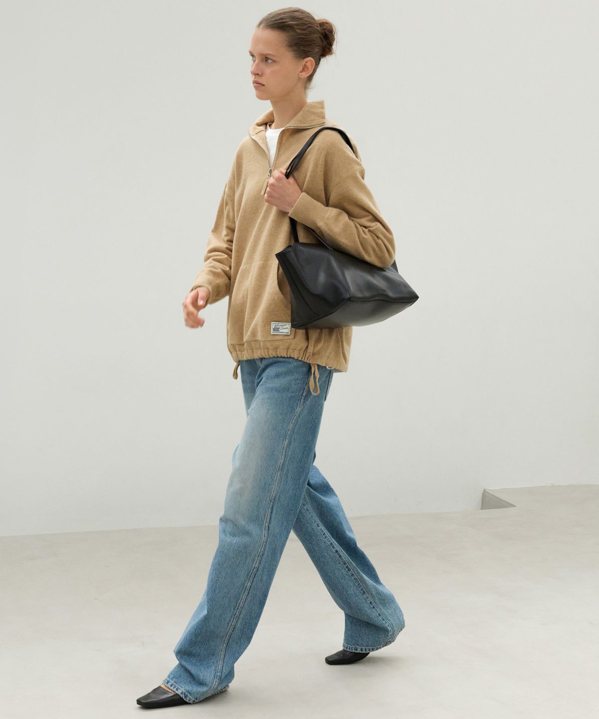 르바(LEVAR) Wool Knit Half-zip Pullover - Caramel Beige