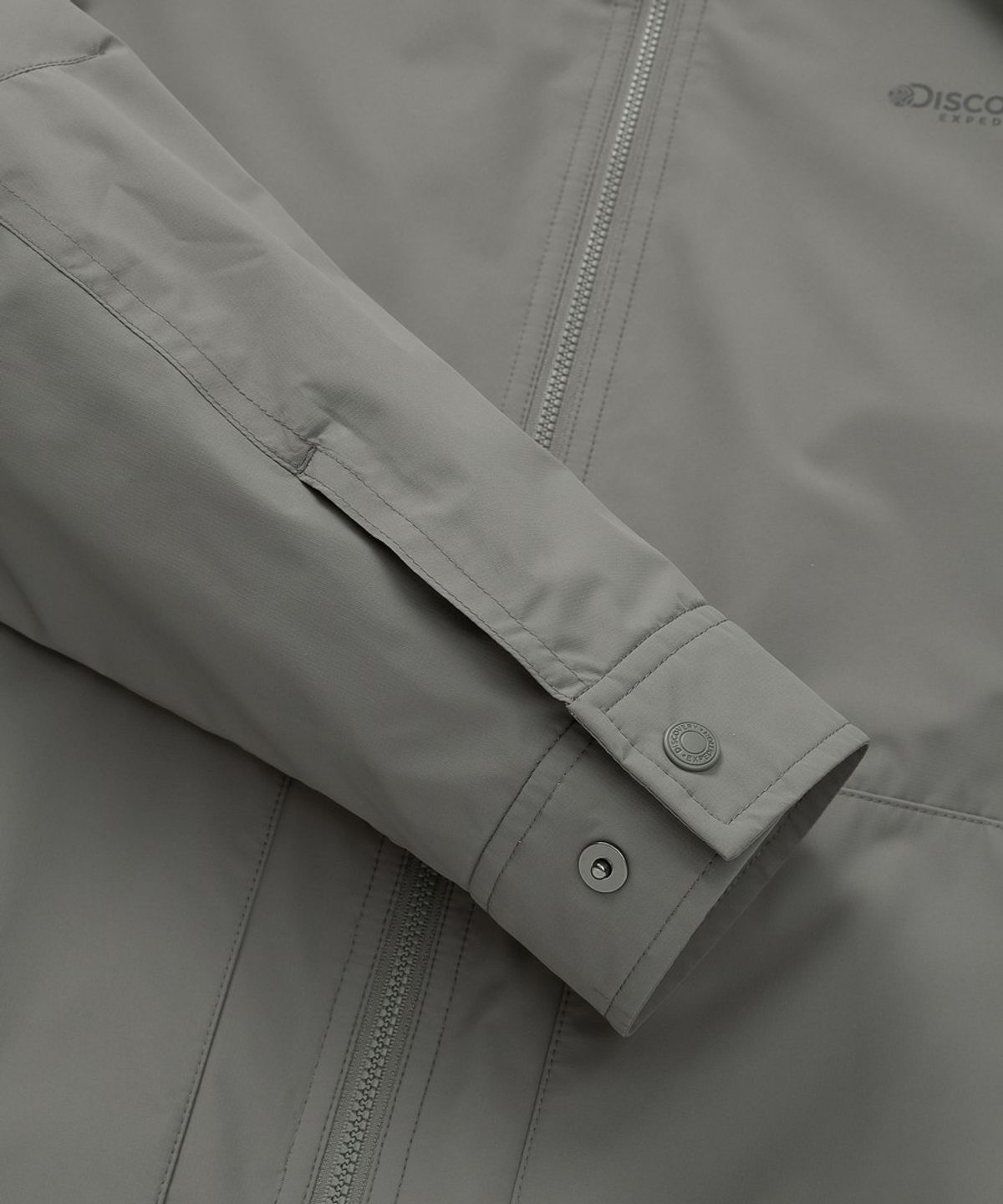 디스커버리 익스페디션(DISCOVERY EXPEDITION) 남성 베르텍스 2L 경량 마운틴쿡 자켓 (GREY)
