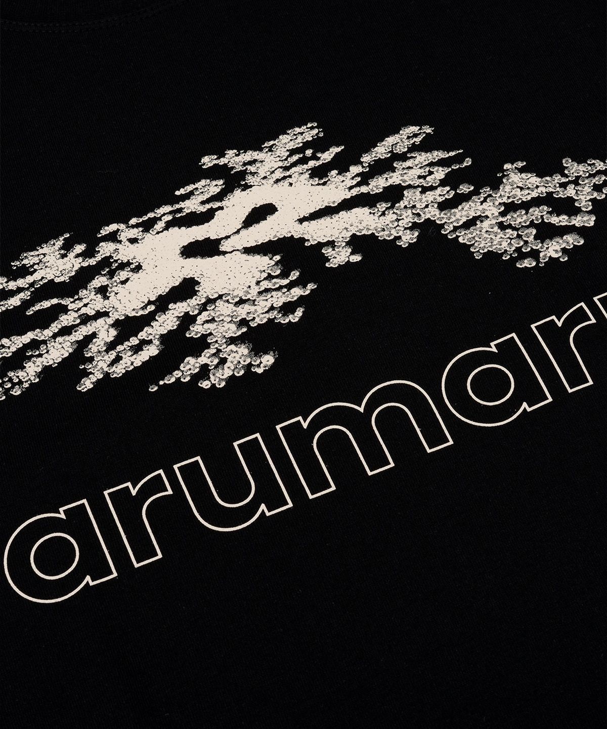 아루마루(ARUMARU) 그래픽 반팔 티셔츠_블랙