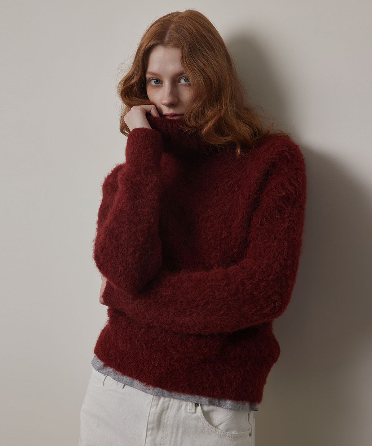 퀸스래빗(Q'SRB) Hairy Alpaca Warm Turtle-neck Knit
