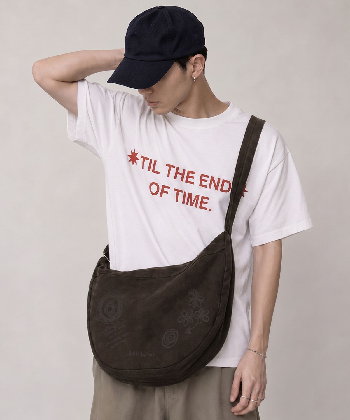 아티스트웨어(ARTISTWEAR) [ATW] 스크리블 드로잉 코튼 크로스백 - 2COLOR
