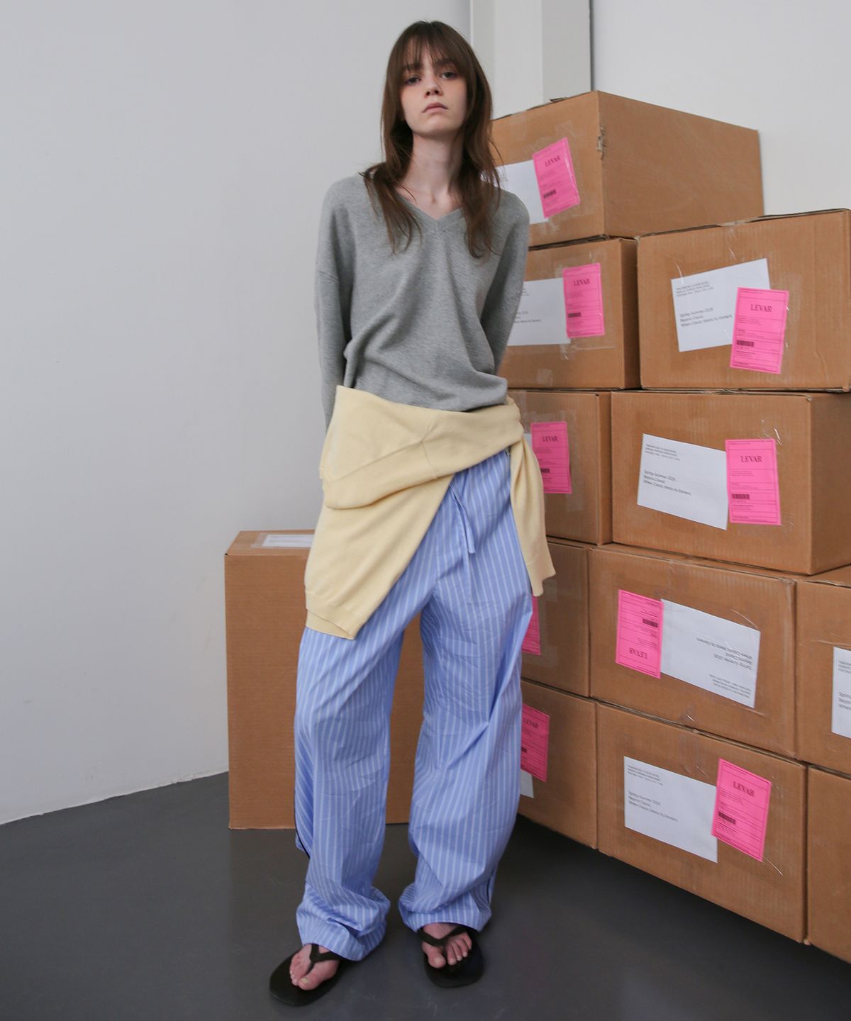 르바(LEVAR) All-day Cotton V-neck Knit - Melange Grey
