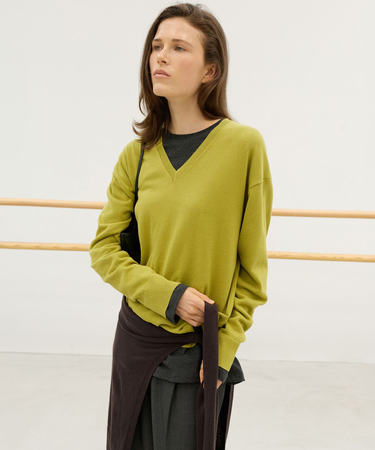 르바(LEVAR) All-day Cotton V-neck Knit - Matcha Olive