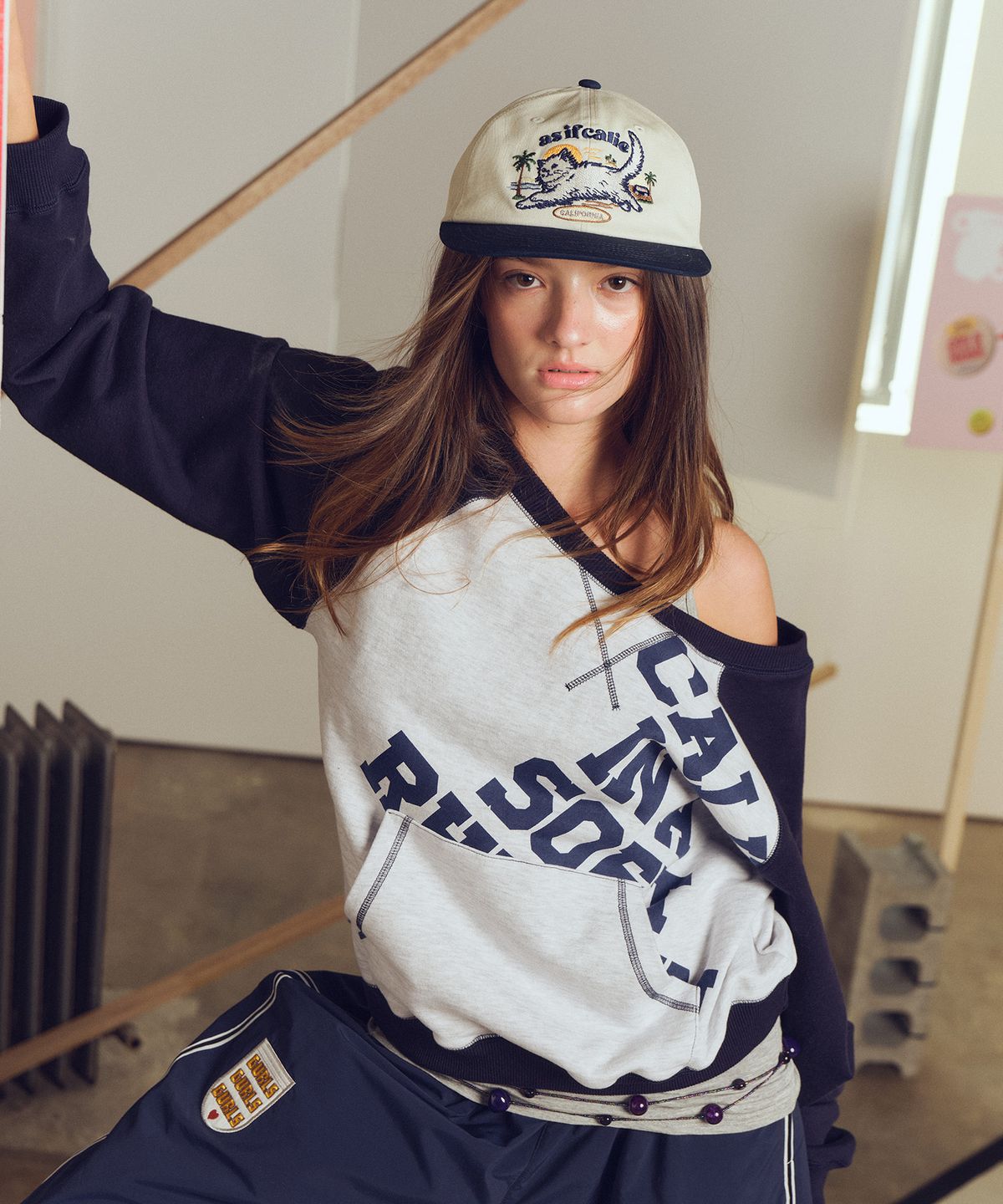 에즈이프 캘리(ASIF CALIE) SUNSET KITTY CAP NAVY