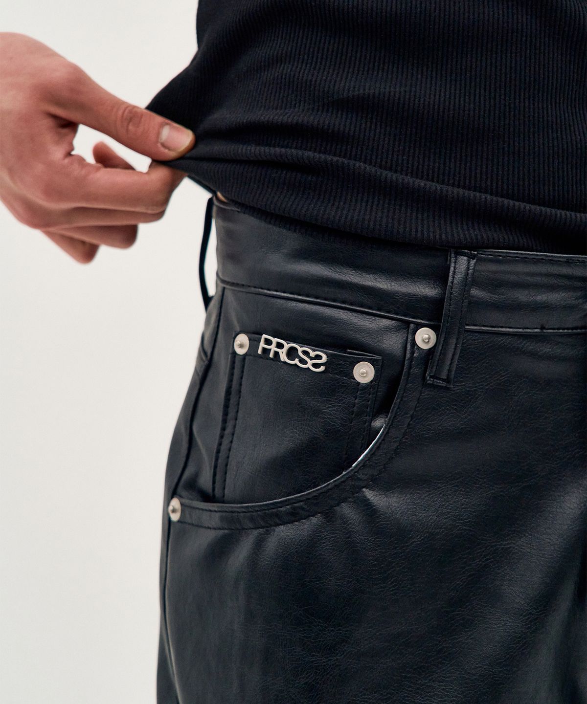 피알씨에스에스(PRCSS) Leather Bermuda Shorts - Black
