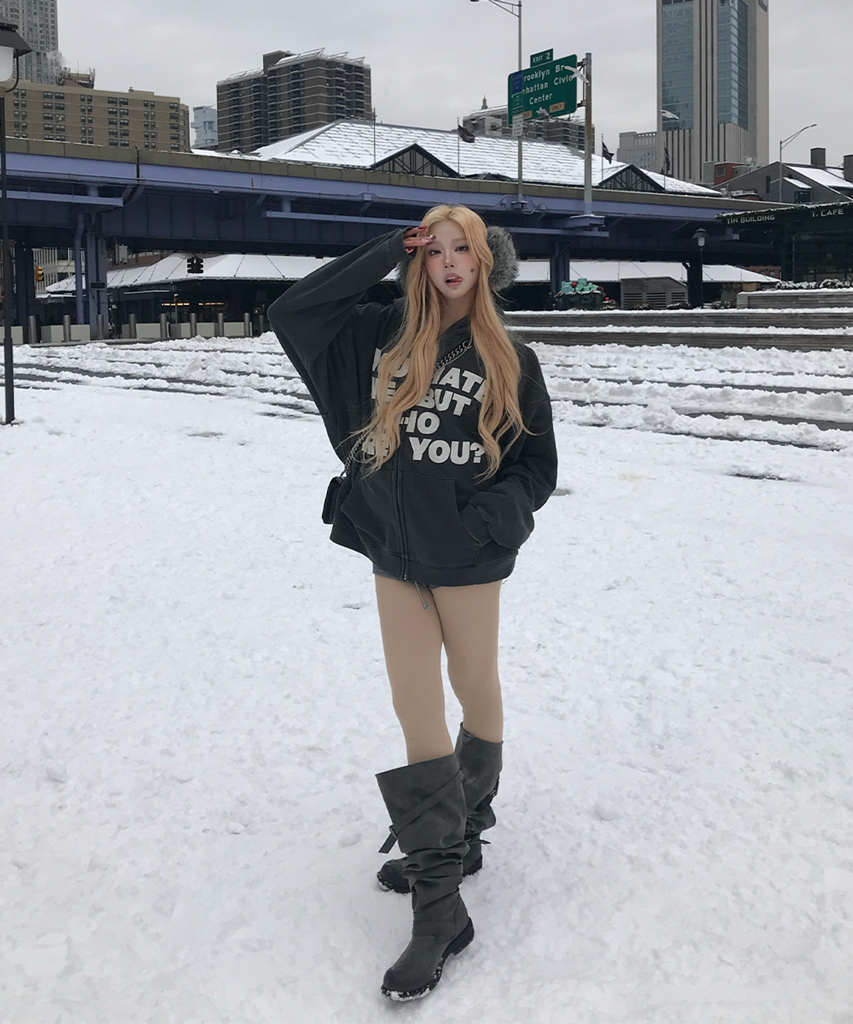 네더월드(NETHERWORLD) WHO ARE YOU ZIP HOODIE SMUDGE