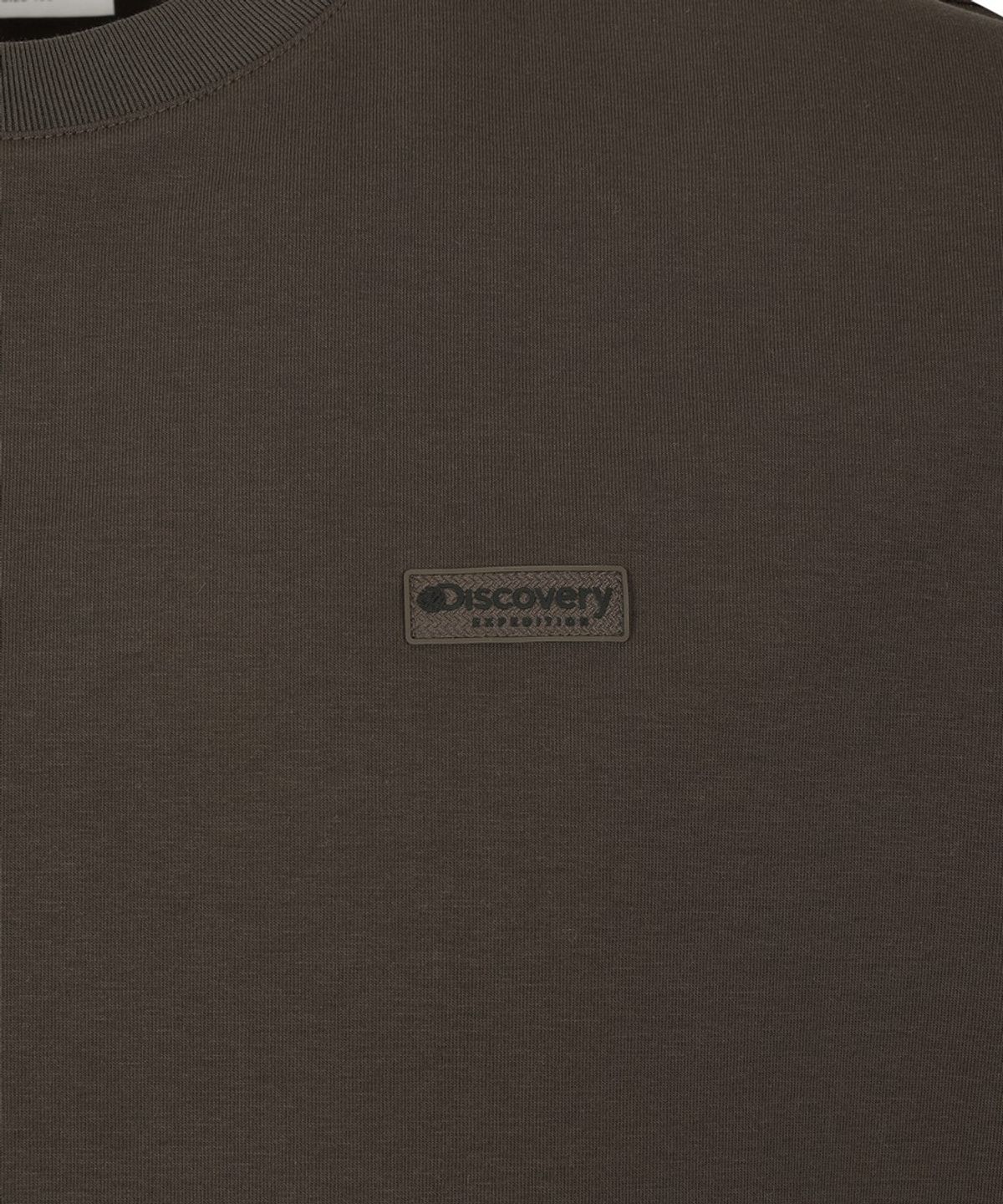 디스커버리 익스페디션(DISCOVERY EXPEDITION) 유니 프레시벤트 세미오버핏 스몰로고 반팔티셔츠 (Brown)