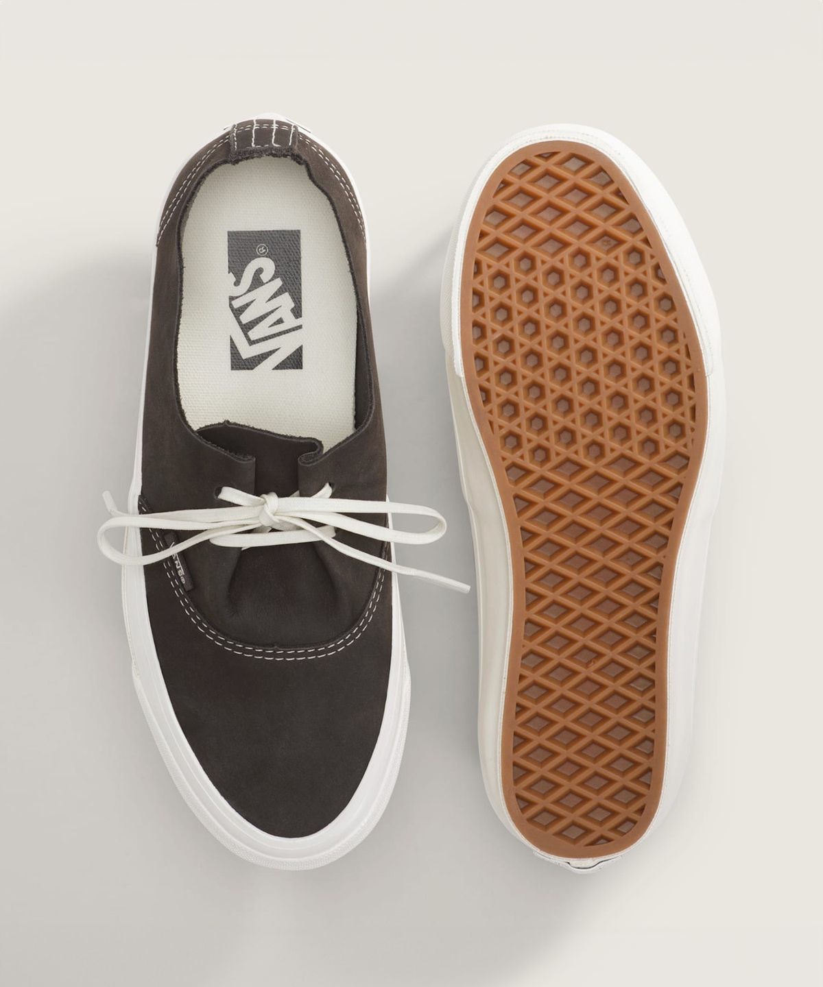 반스(VANS) 프리미엄 어센틱 이즈 LX - 페이디드 블랙 / VN000ECPEMV1