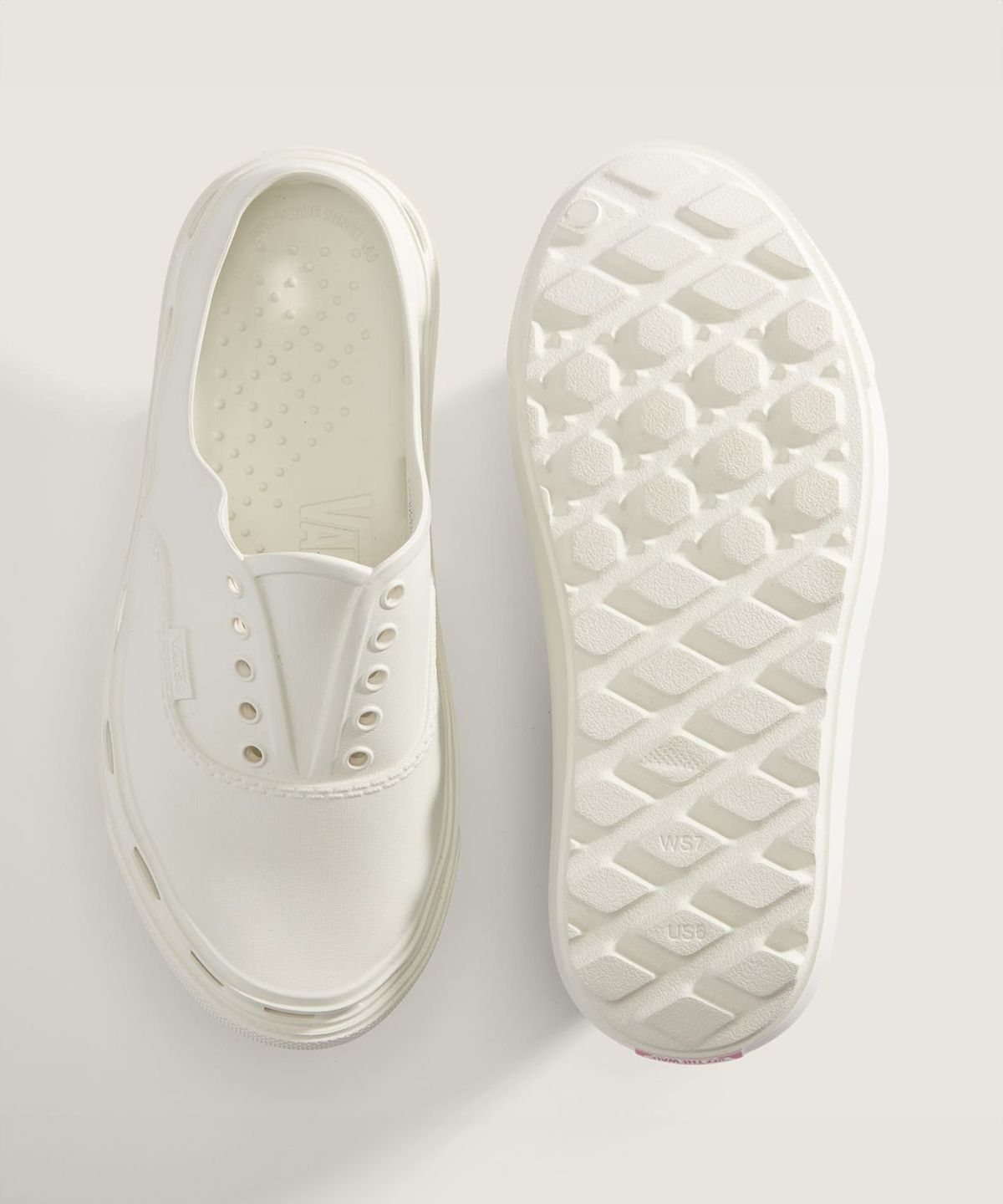 반스(VANS) 어센틱 폼 뮬 - 마시멜로우 / VN000E7QFS81