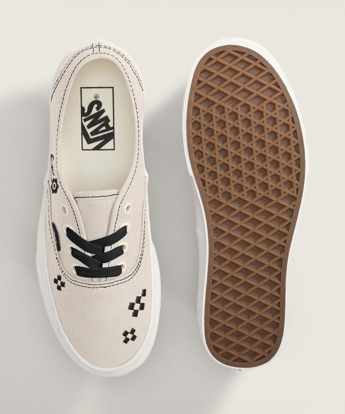 반스(VANS) 어센틱 - 엠브로이더리 크림:블랙 / VN000D6GE4O1