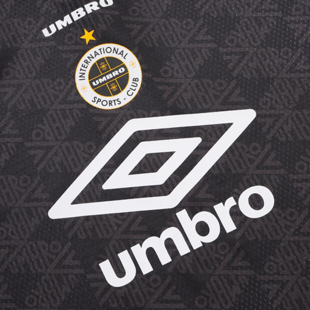 엄브로(UMBRO) 레이스업 메쉬 긴팔 티셔츠 블랙 UR121CRL32