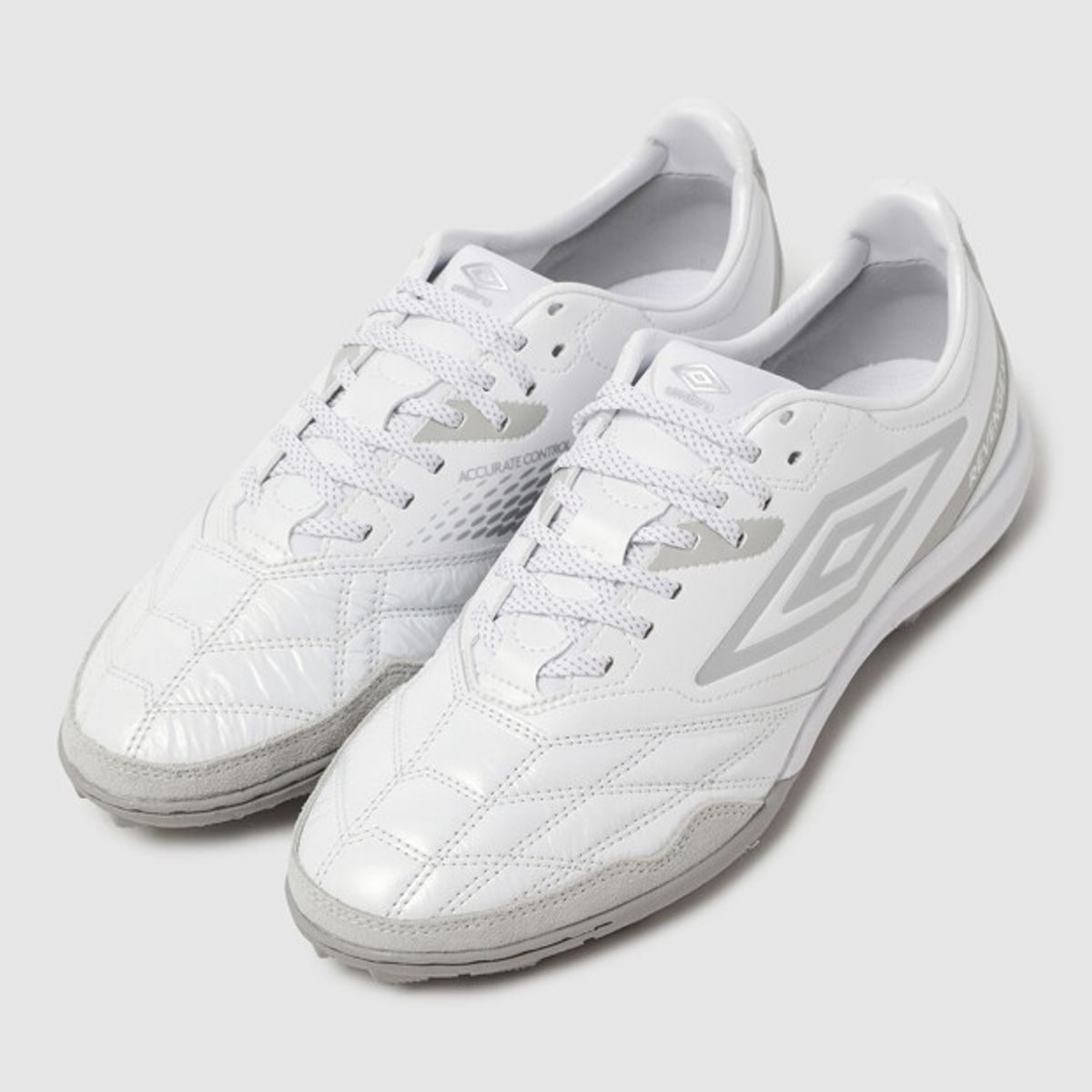 엄브로(UMBRO) REVENGE PREMIUM (리벤지 프리미엄) 화이트 UR123STF21