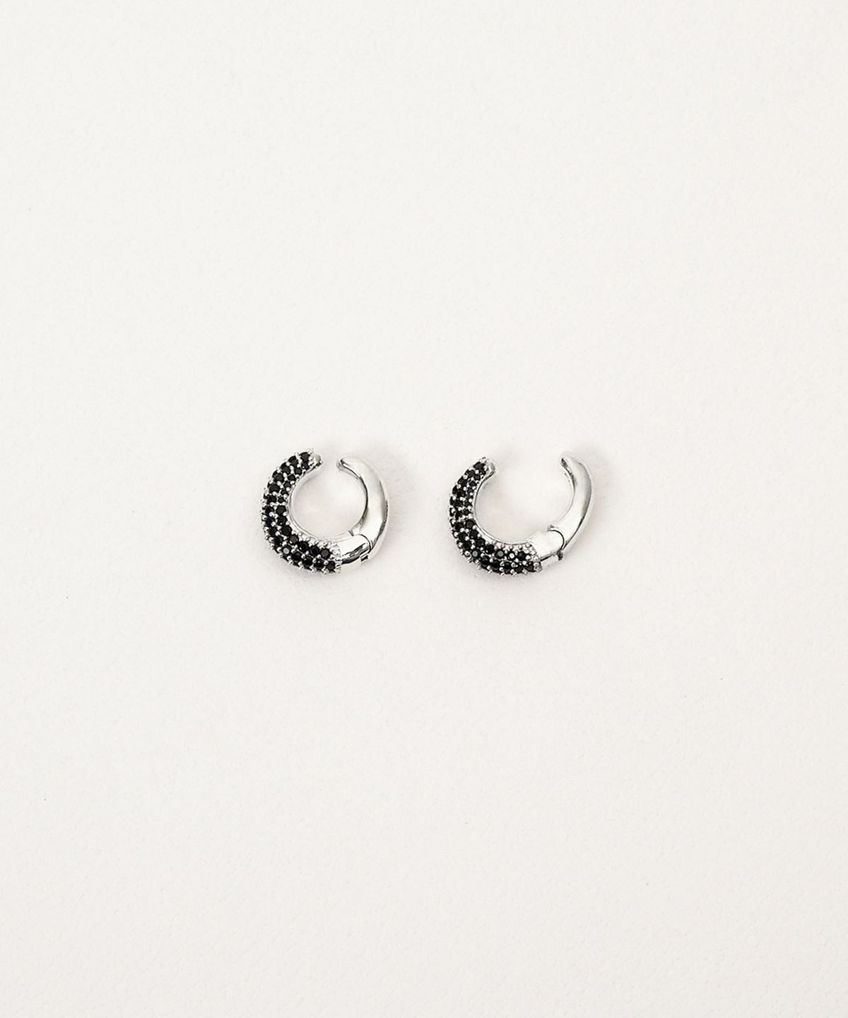 코도(KODO) Black Pave Huggie Cuff