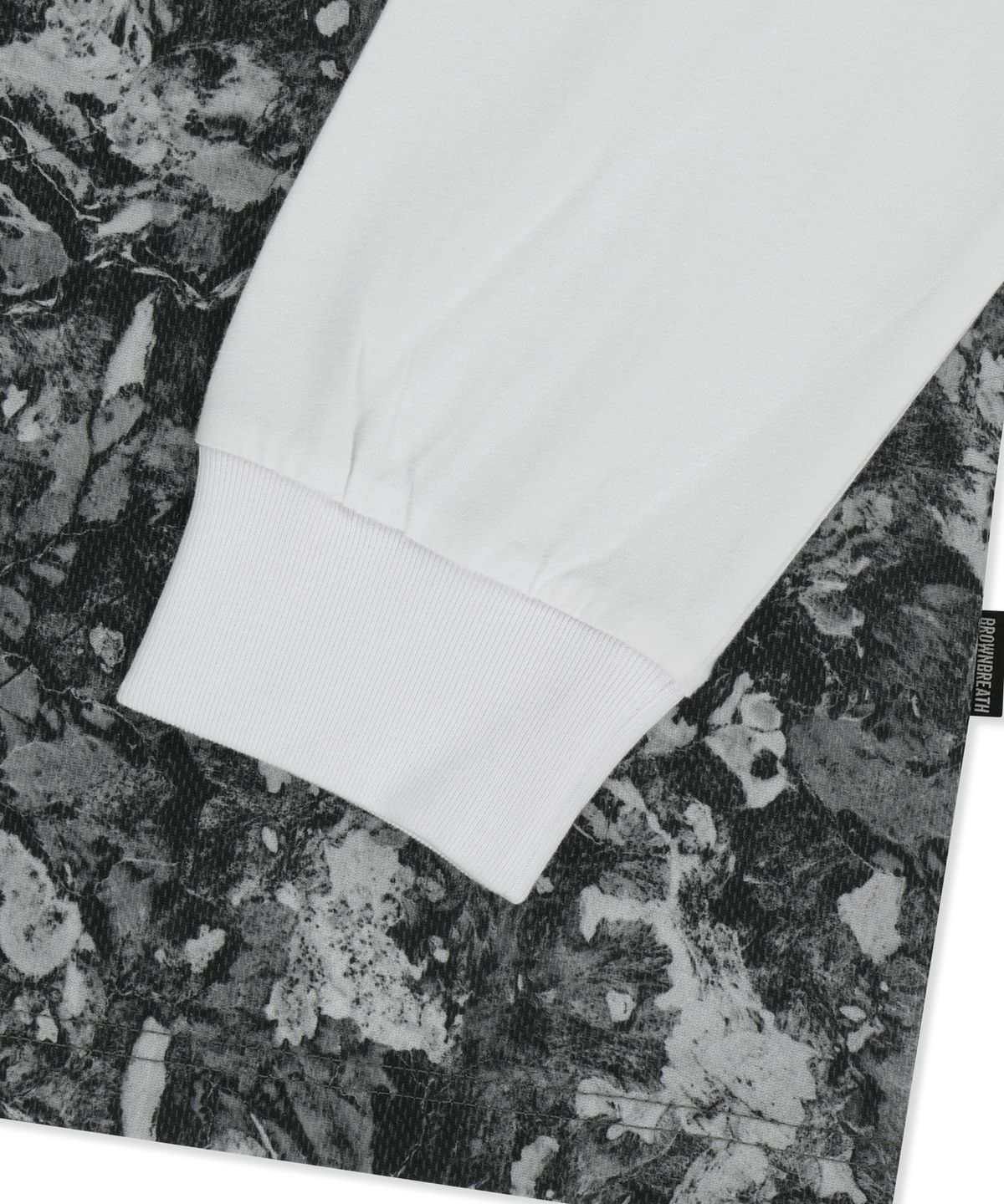 브라운브레스(BROWNBREATH) EARTH PATTERN LAYERED TEE - GREY