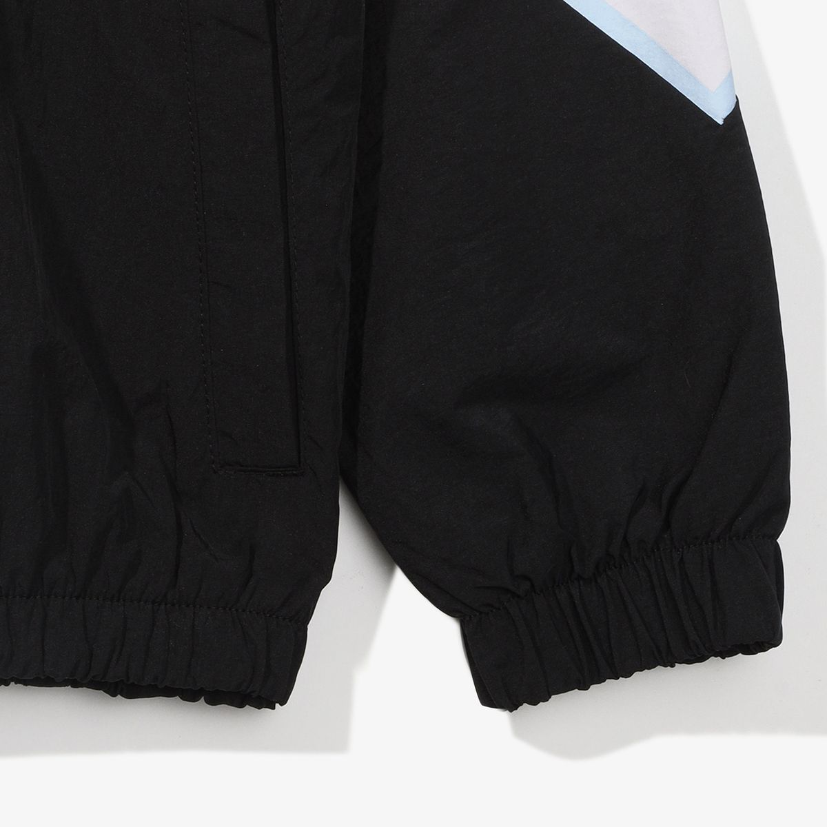 휠라 키즈(FILA KIDS) V절개 메쉬 바람막이