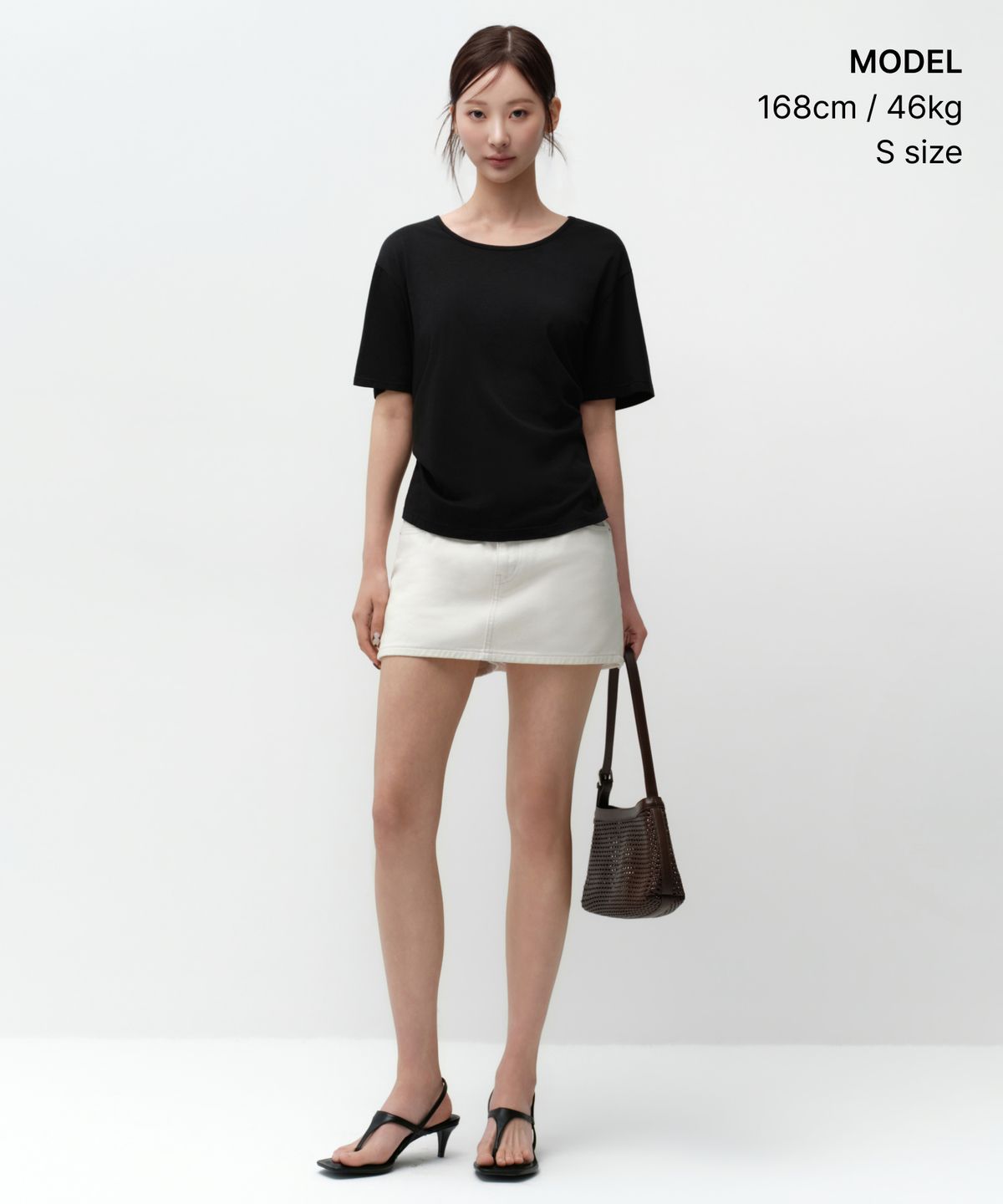 무신사 스탠다드 우먼(MUSINSA STANDARD WOMAN) 우먼즈 릴렉스드 라이트웨이트 CR 스쿱 넥 티셔츠 [블랙]