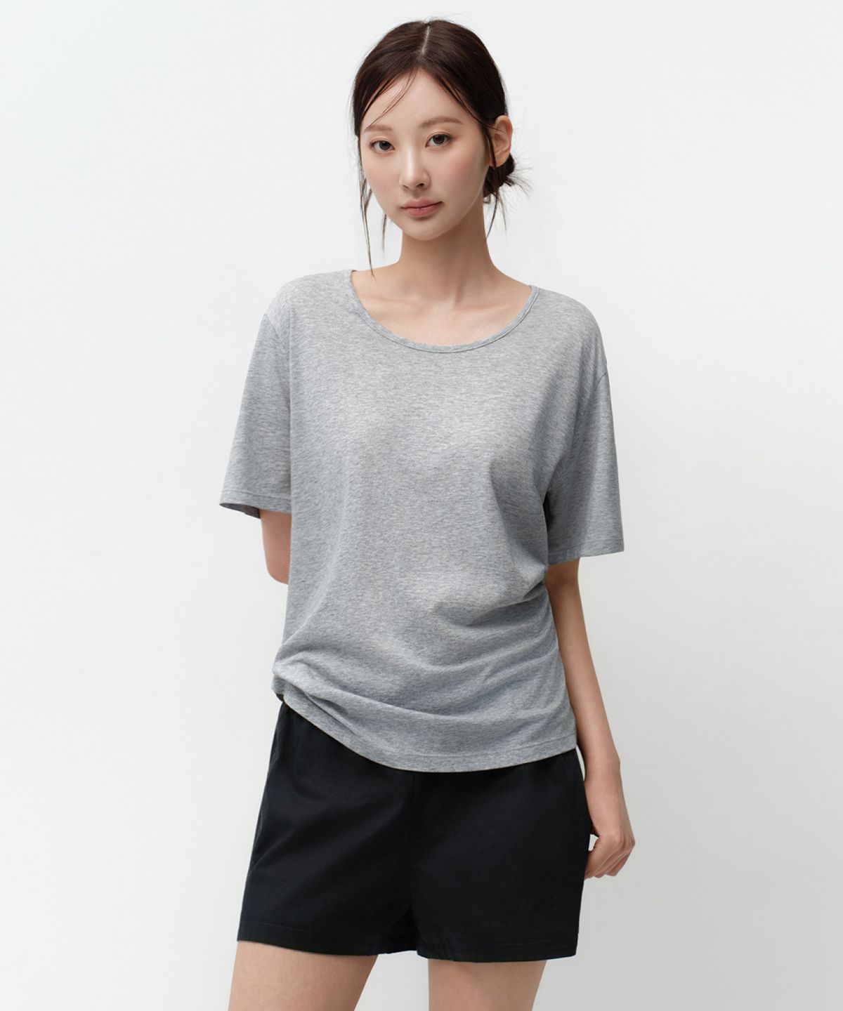 무신사 스탠다드 우먼(MUSINSA STANDARD WOMAN) 우먼즈 릴렉스드 라이트웨이트 CR 스쿱 넥 티셔츠 [미디엄그레이]