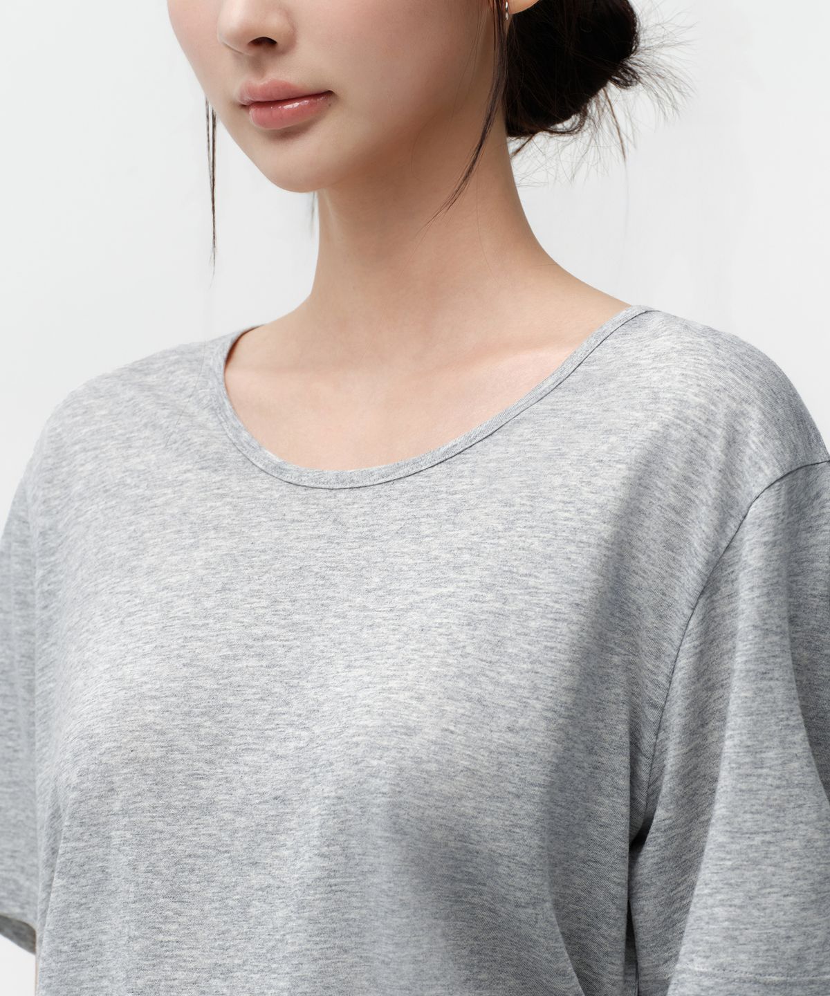 무신사 스탠다드 우먼(MUSINSA STANDARD WOMAN) 우먼즈 릴렉스드 라이트웨이트 CR 스쿱 넥 티셔츠 [미디엄그레이]