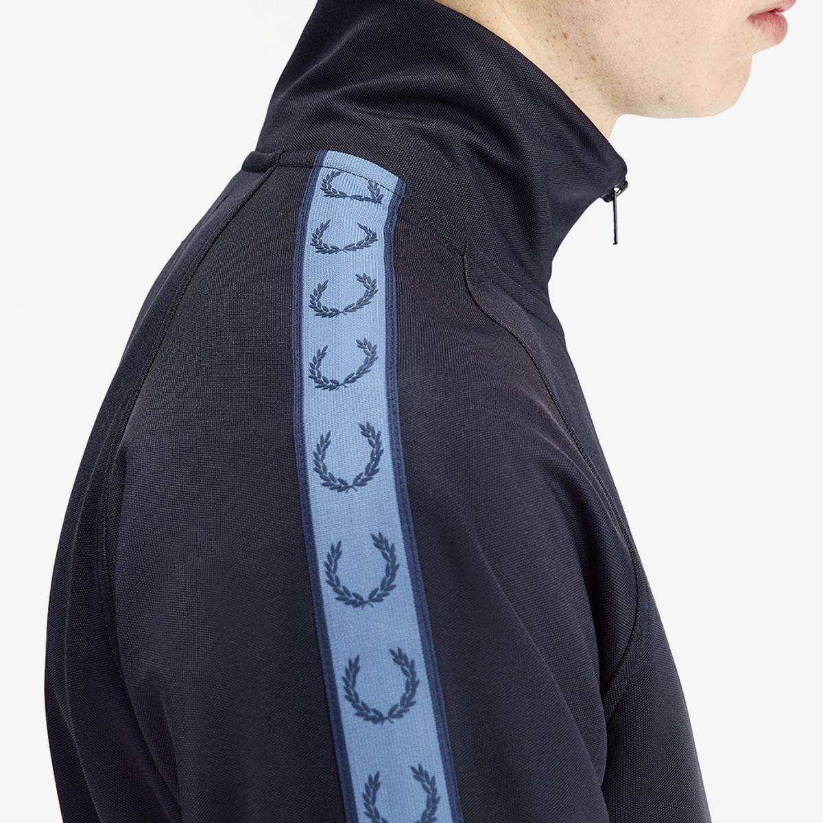 프레드페리(FRED PERRY) [Sport] 컨트라스트 테잎 트랙 재킷 - 네이비/에이스블루/테니스블루 AFPM2615557-93A
