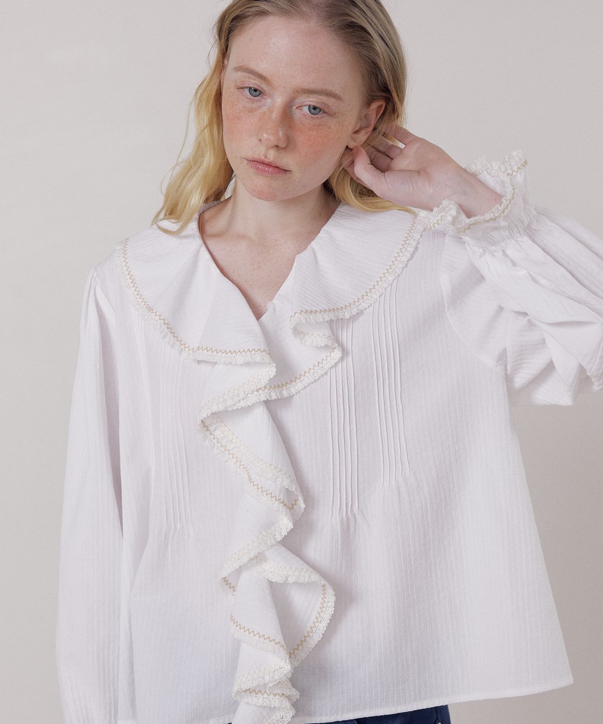 프리터(FRITUR) Vivi Frill Blouse White_F261BL02