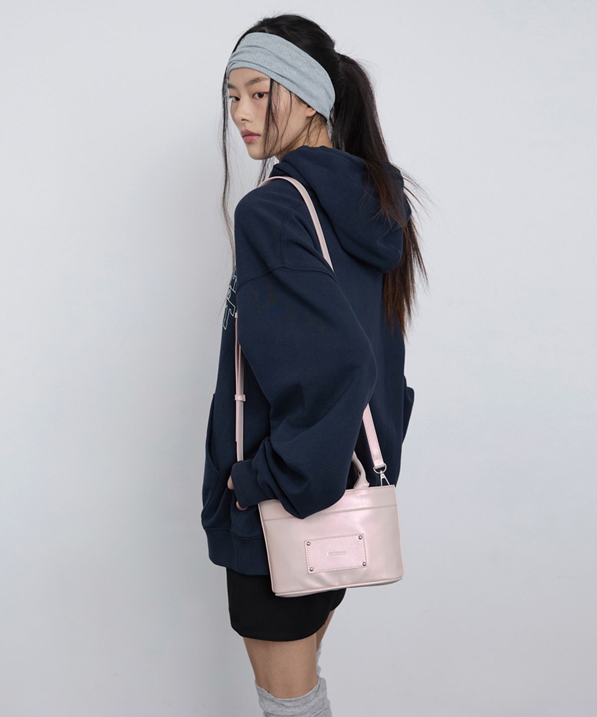 레이몬트(RAIMENT) Stud Patch Macaroon Bag_Shining Pink