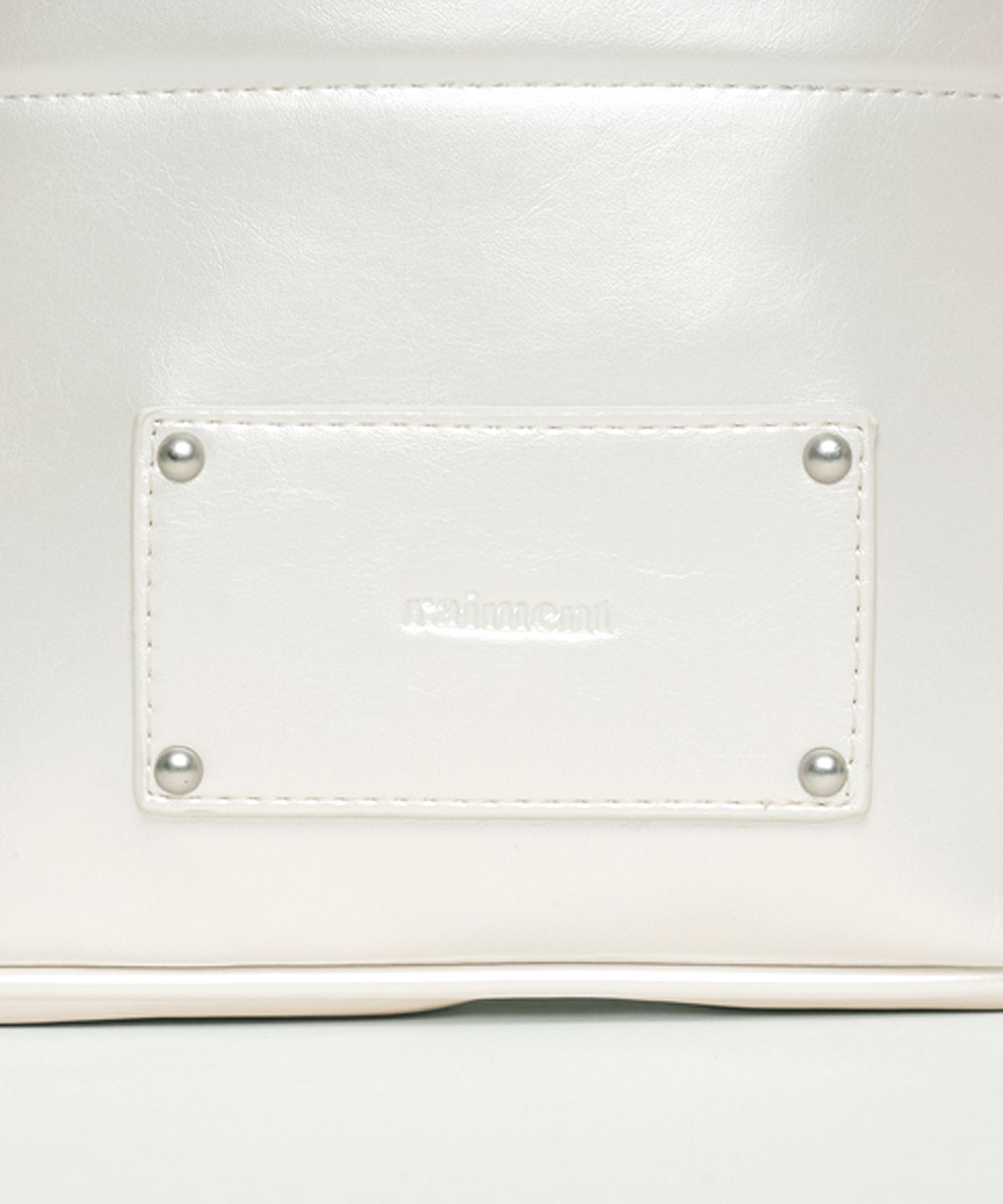 레이몬트(RAIMENT) Stud Patch Macaroon Bag_Shining White